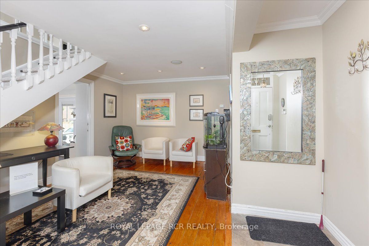 50 Wellington Street E Property Photo 14