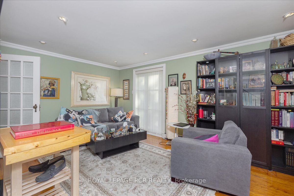 50 Wellington Street E Property Photo 16