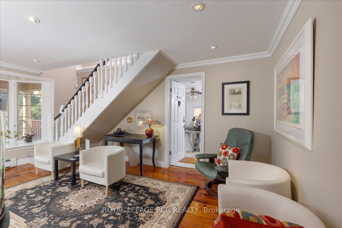 50 Wellington Street E Property Photo 19