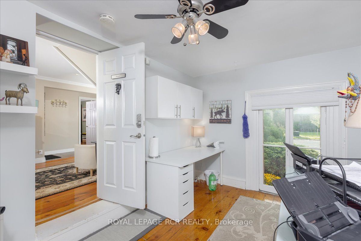 50 Wellington Street E Property Photo 21