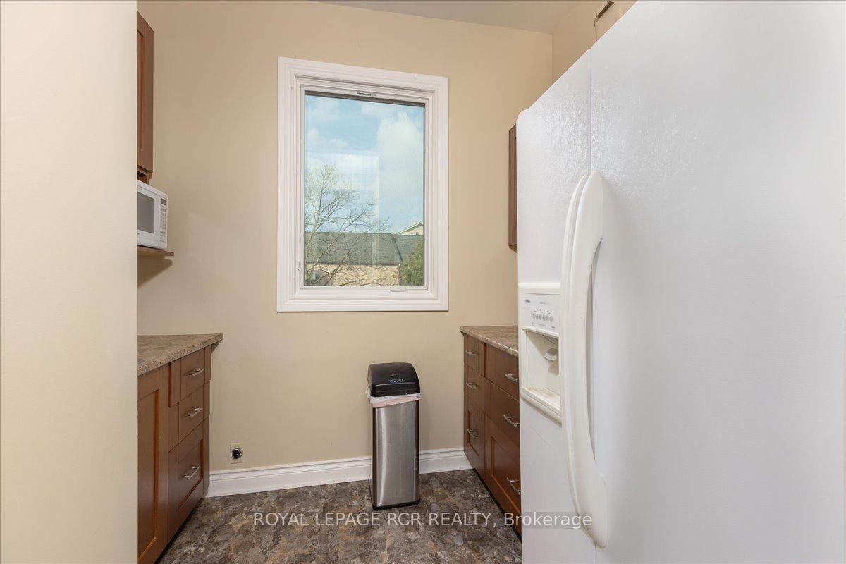 50 Wellington Street E Property Photo 25