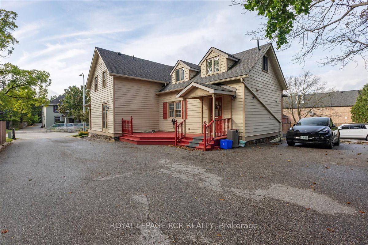 50 Wellington Street E Property Photo 26