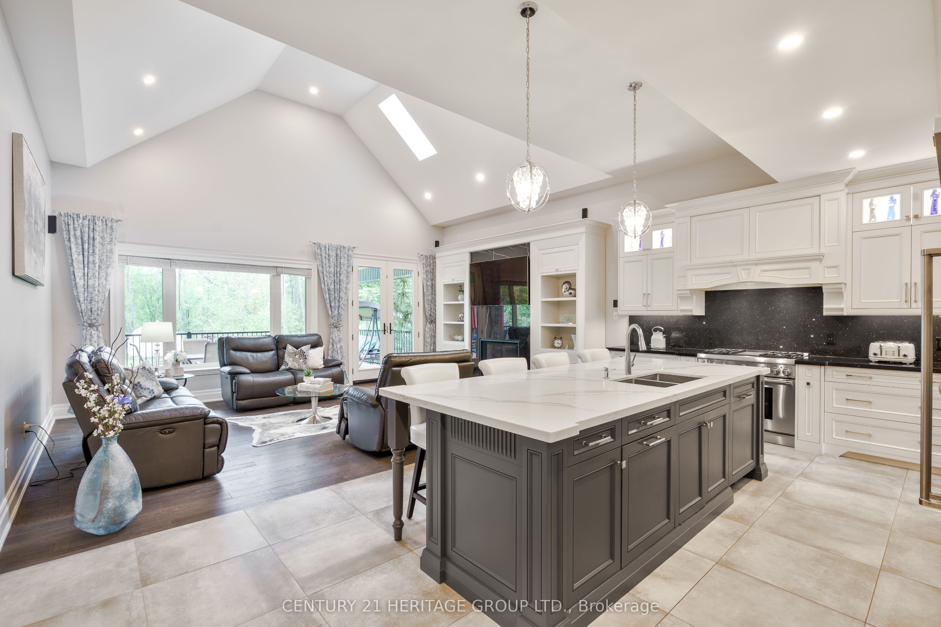 1894 Simcoe Boulevard Property Photo 1
