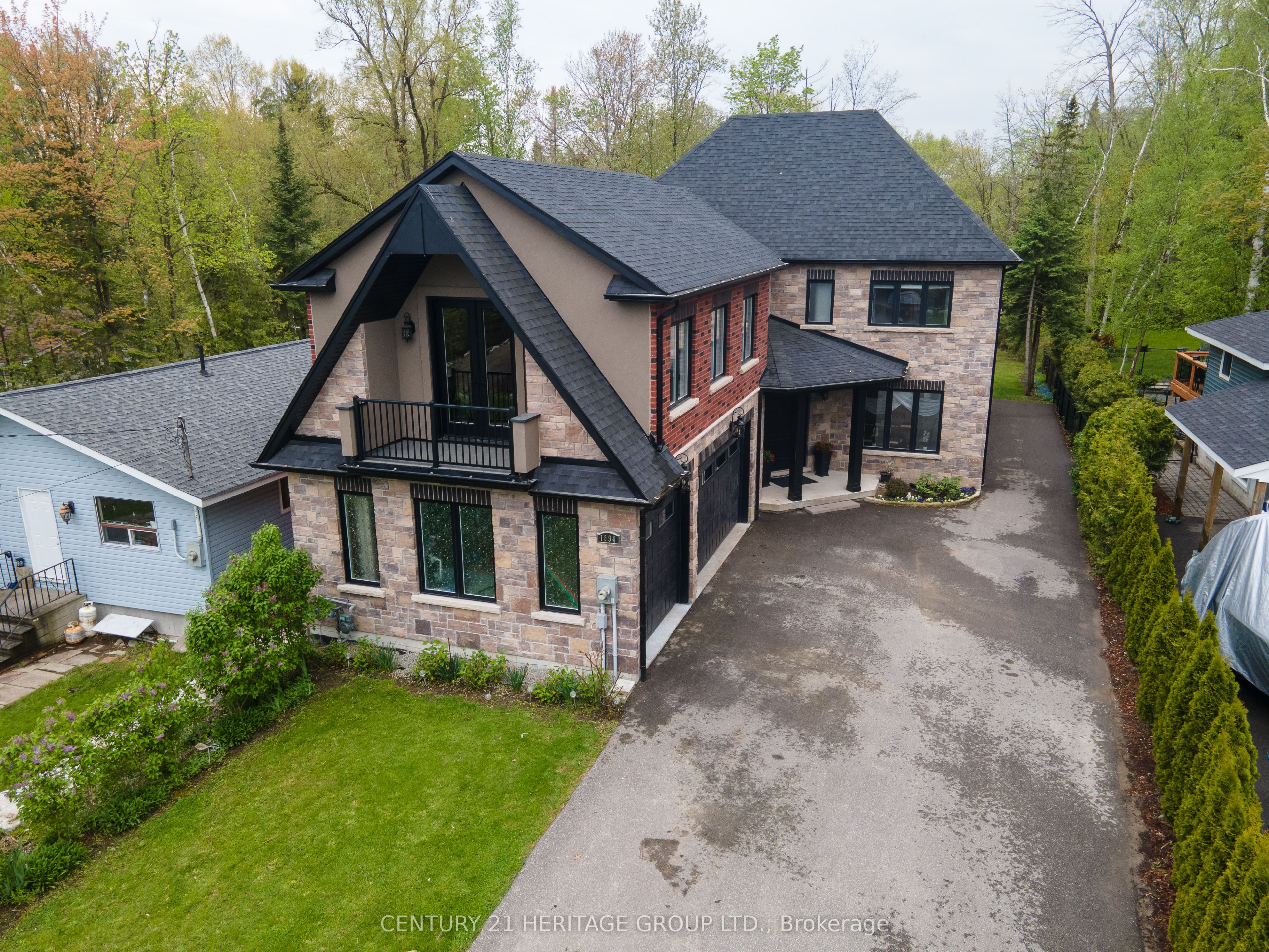 1894 Simcoe Boulevard Property Photo 2