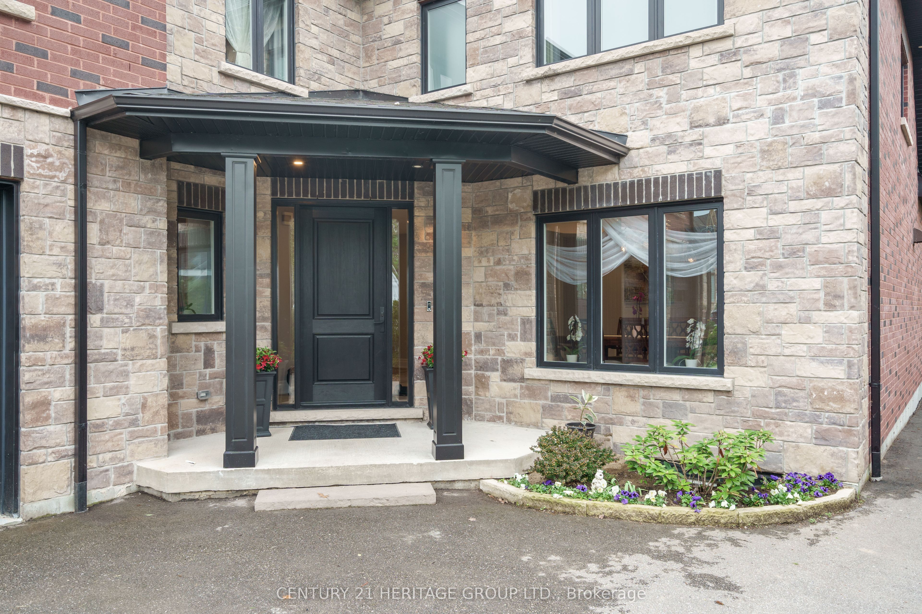 1894 Simcoe Boulevard Property Photo 4