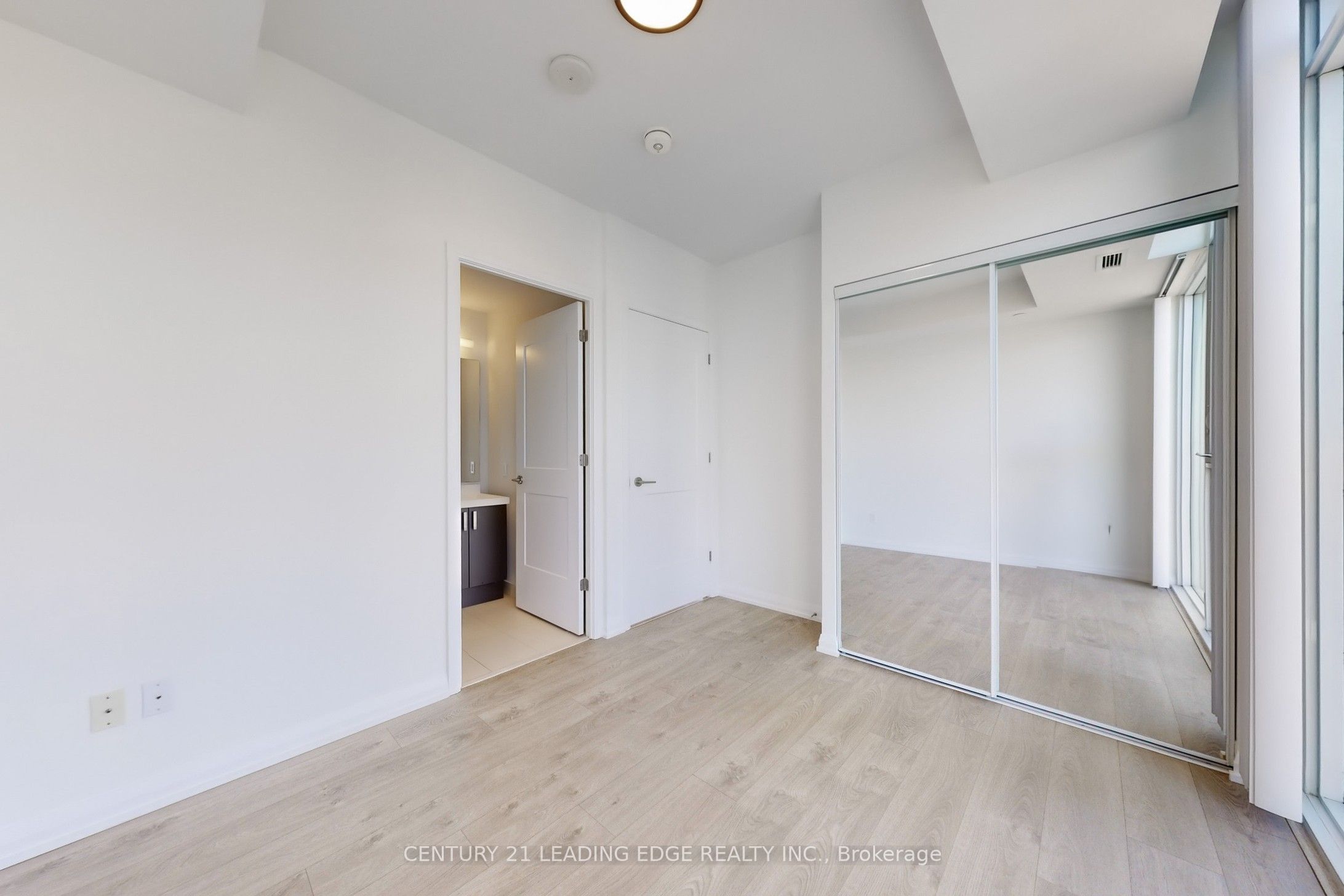 #2406 - 7895 Jane Street Property Photo 22