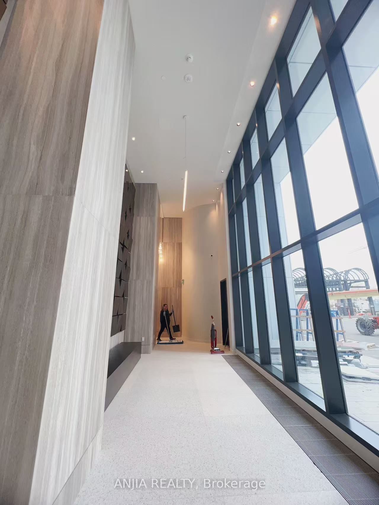 #1710 - 225 Commerce Street Property Photo 2