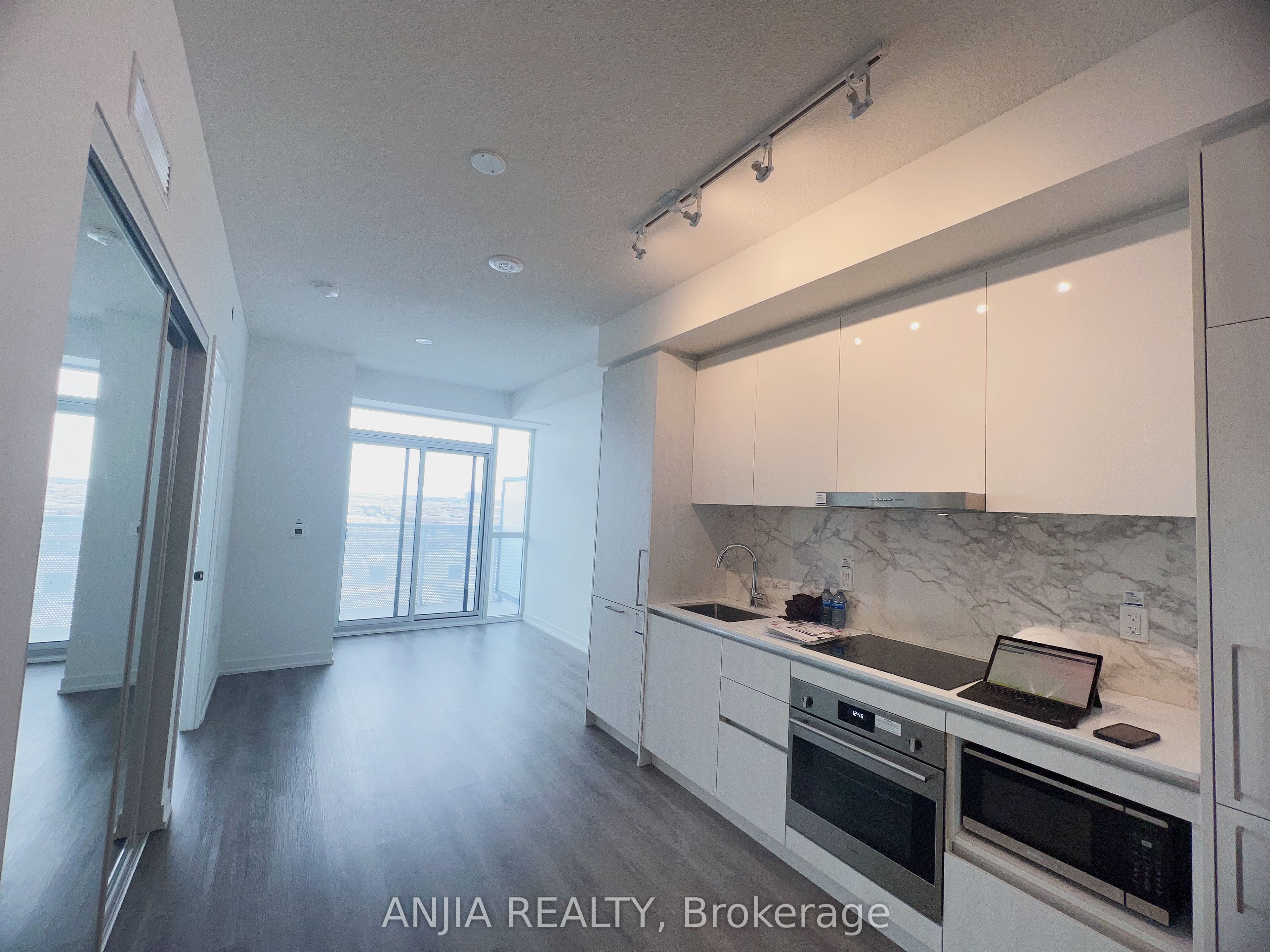 #1710 - 225 Commerce Street Property Photo 3