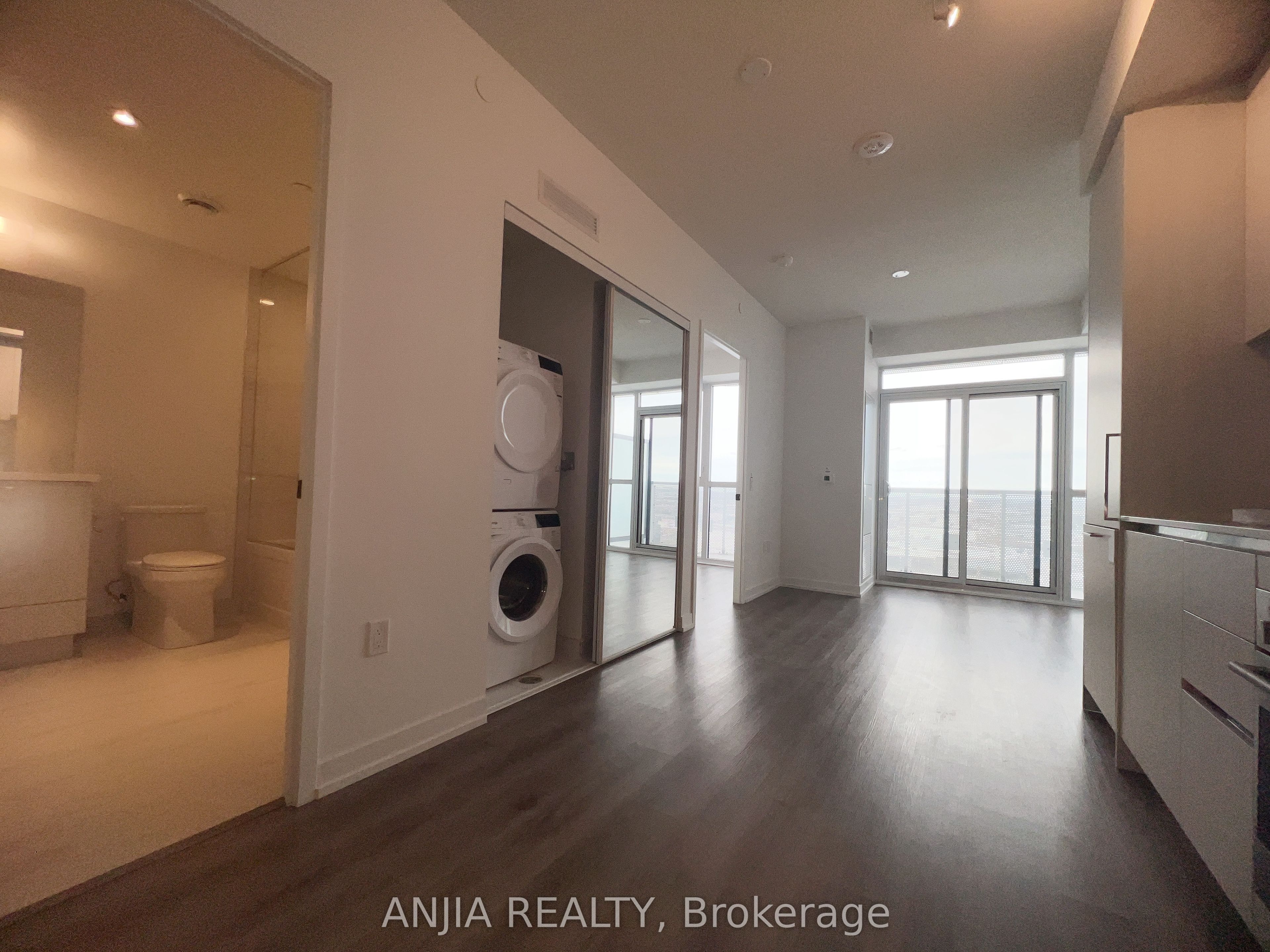 #1710 - 225 Commerce Street Property Photo 5