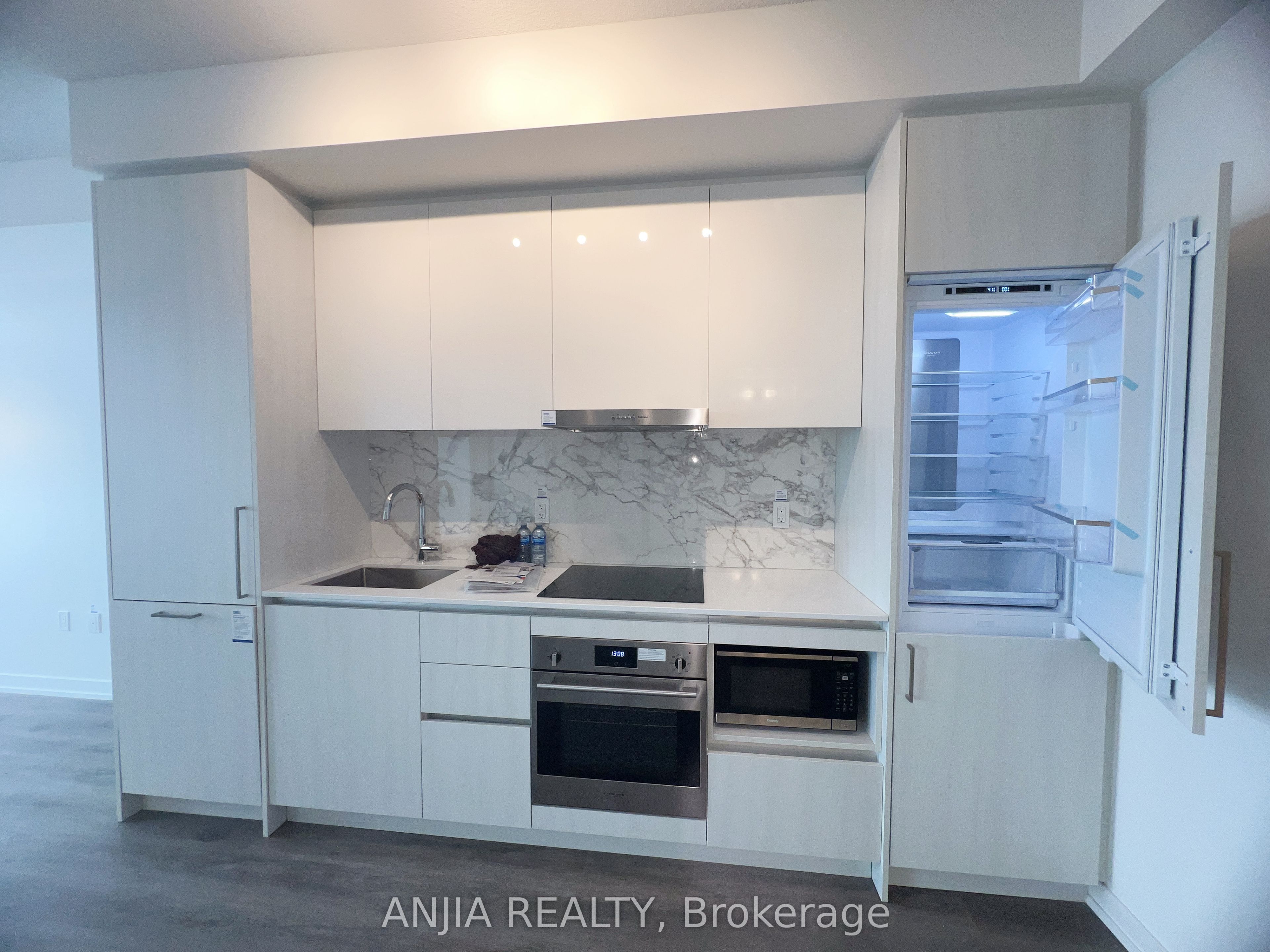 #1710 - 225 Commerce Street Property Photo 6
