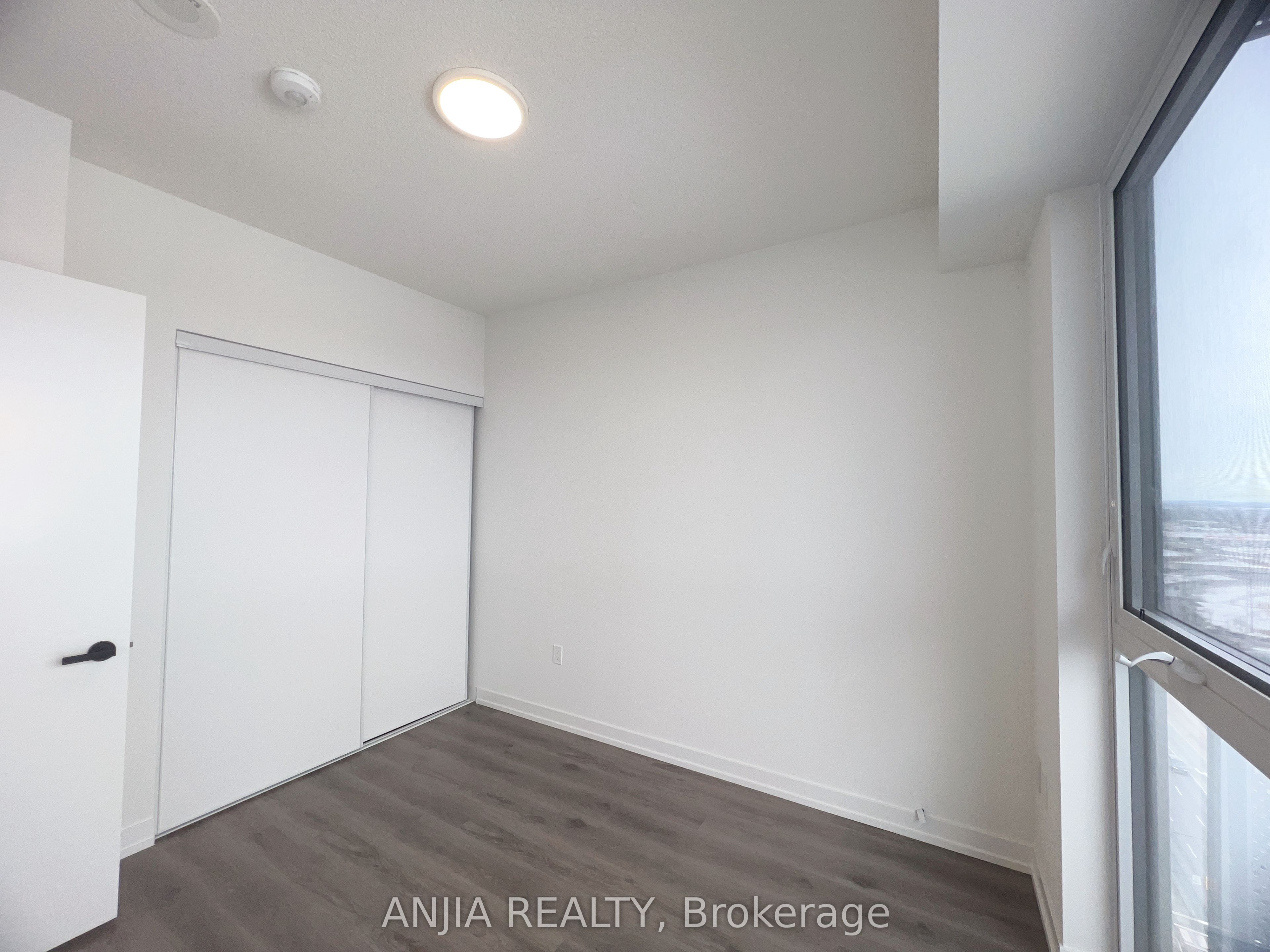 #1710 - 225 Commerce Street Property Photo 8
