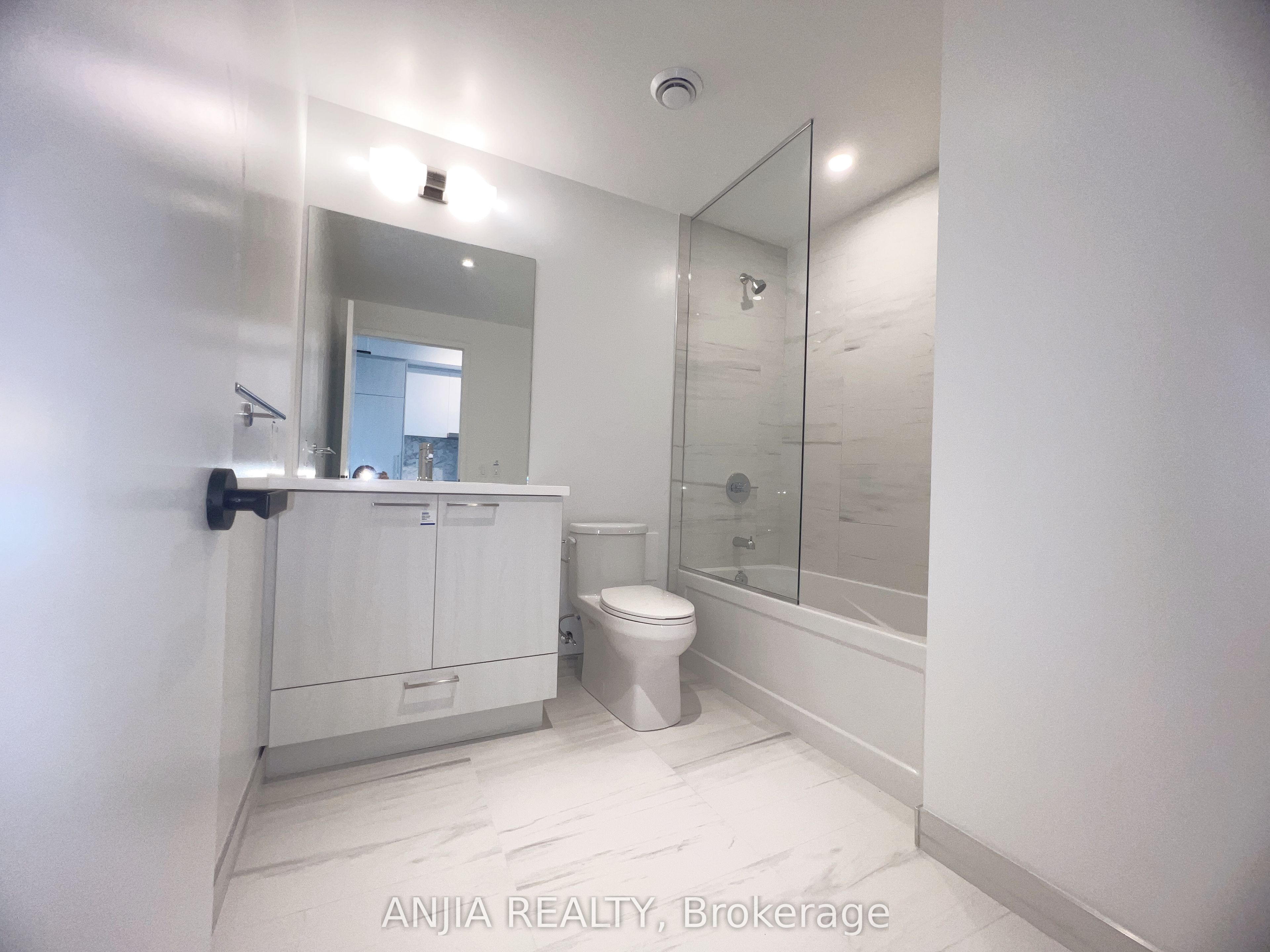 #1710 - 225 Commerce Street Property Photo 9