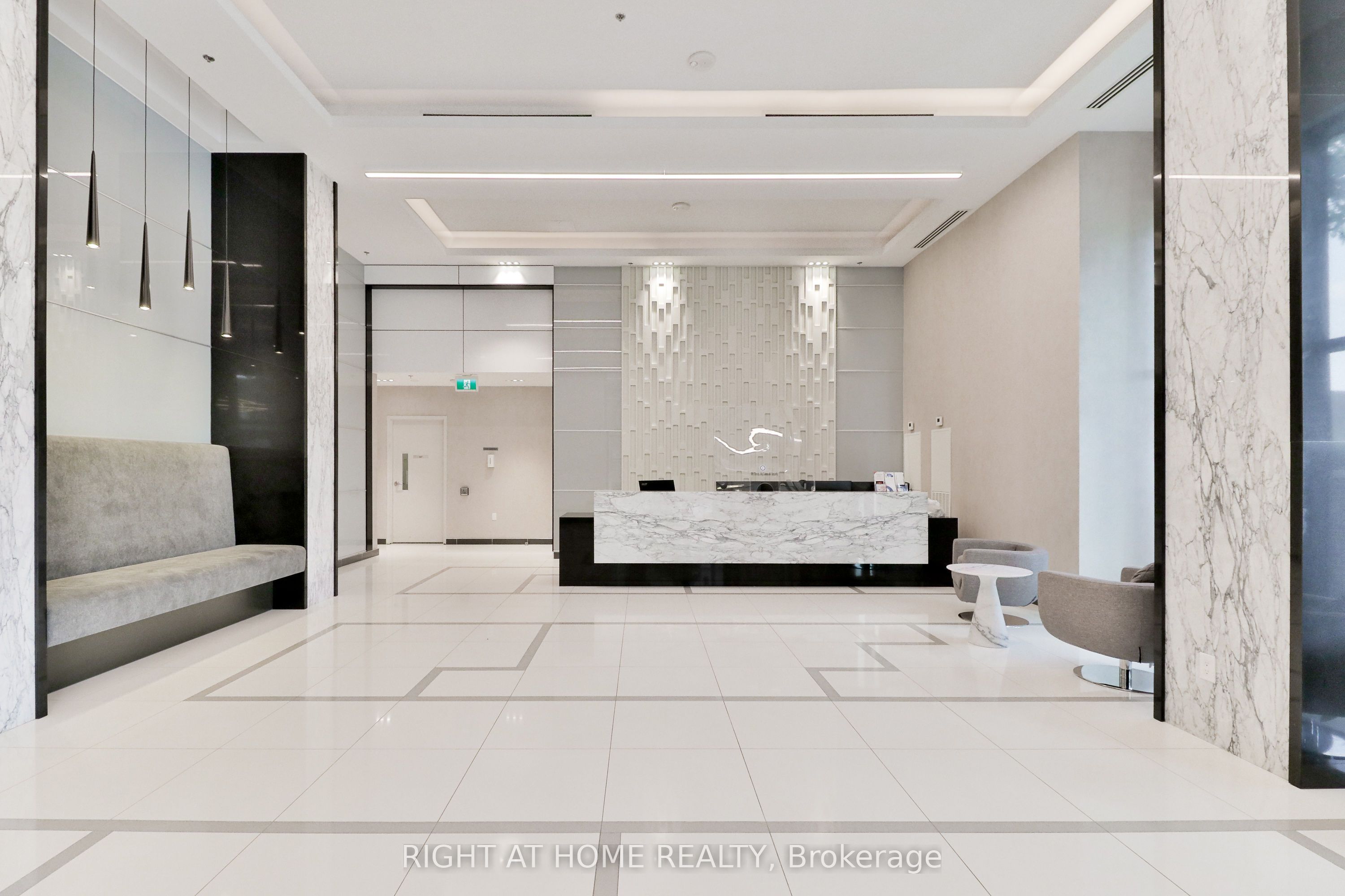 #832 - 99 Eagle Rock Way Property Photo 3