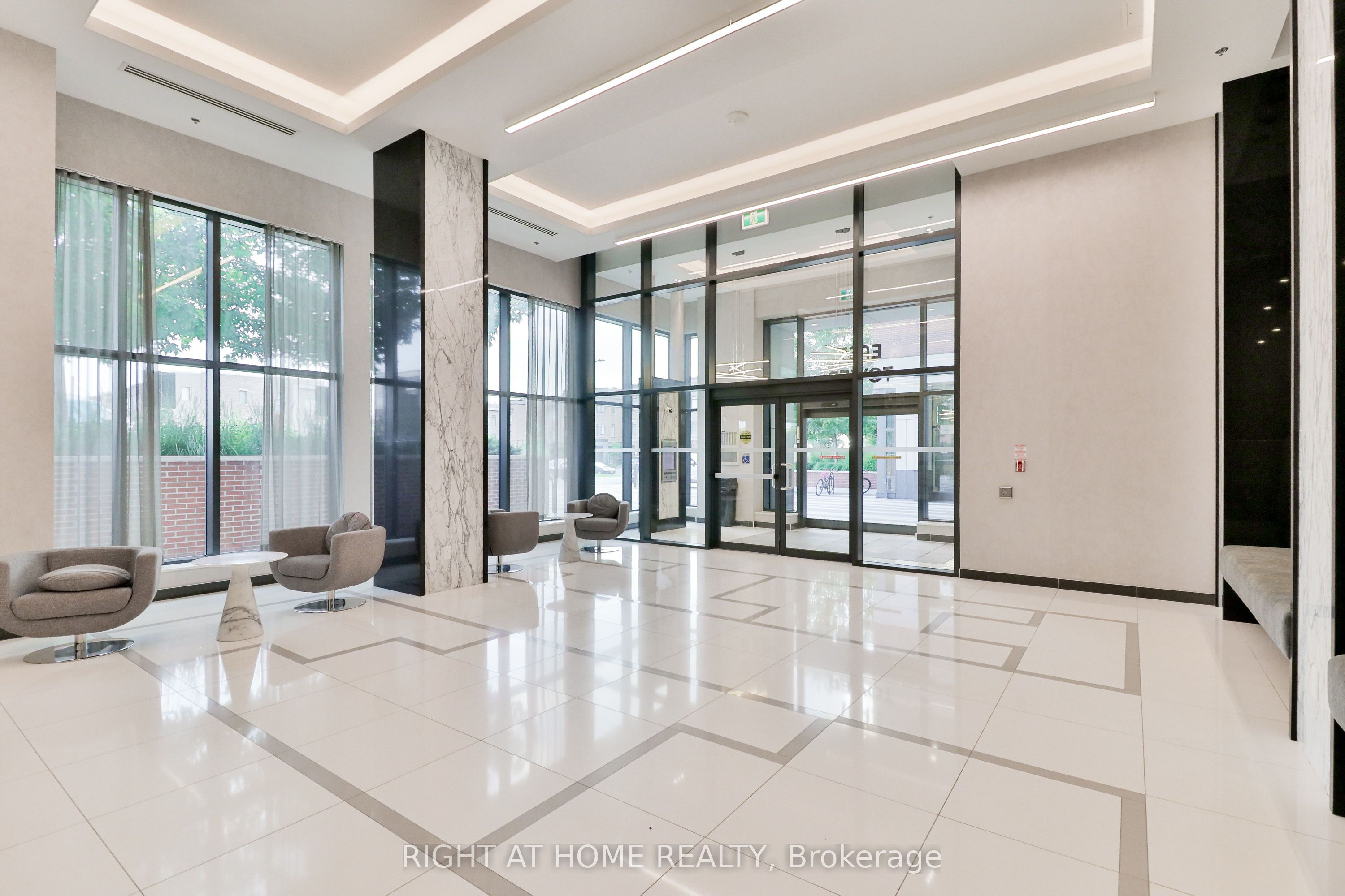 #832 - 99 Eagle Rock Way Property Photo 4