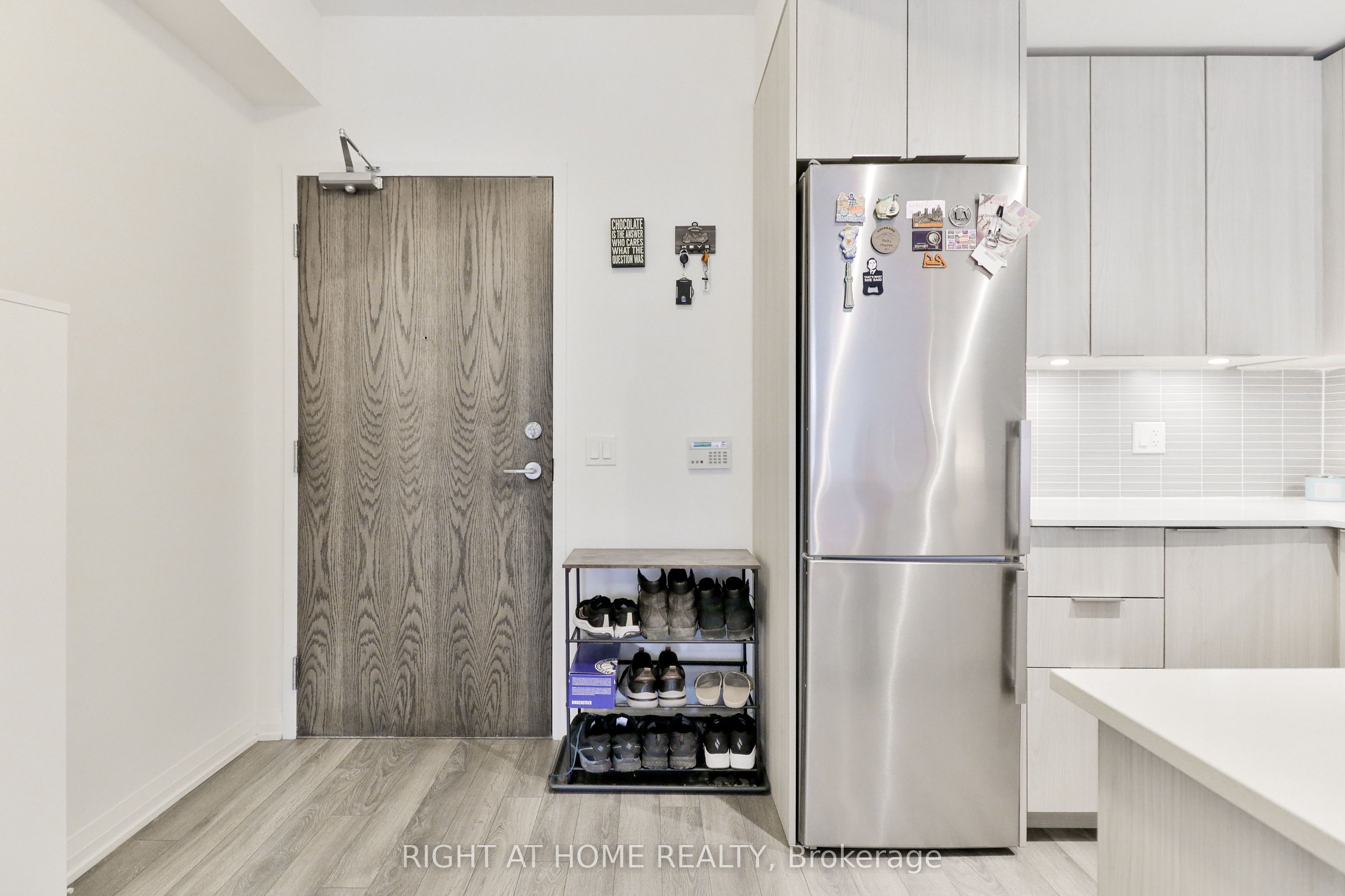 #832 - 99 Eagle Rock Way Property Photo 6