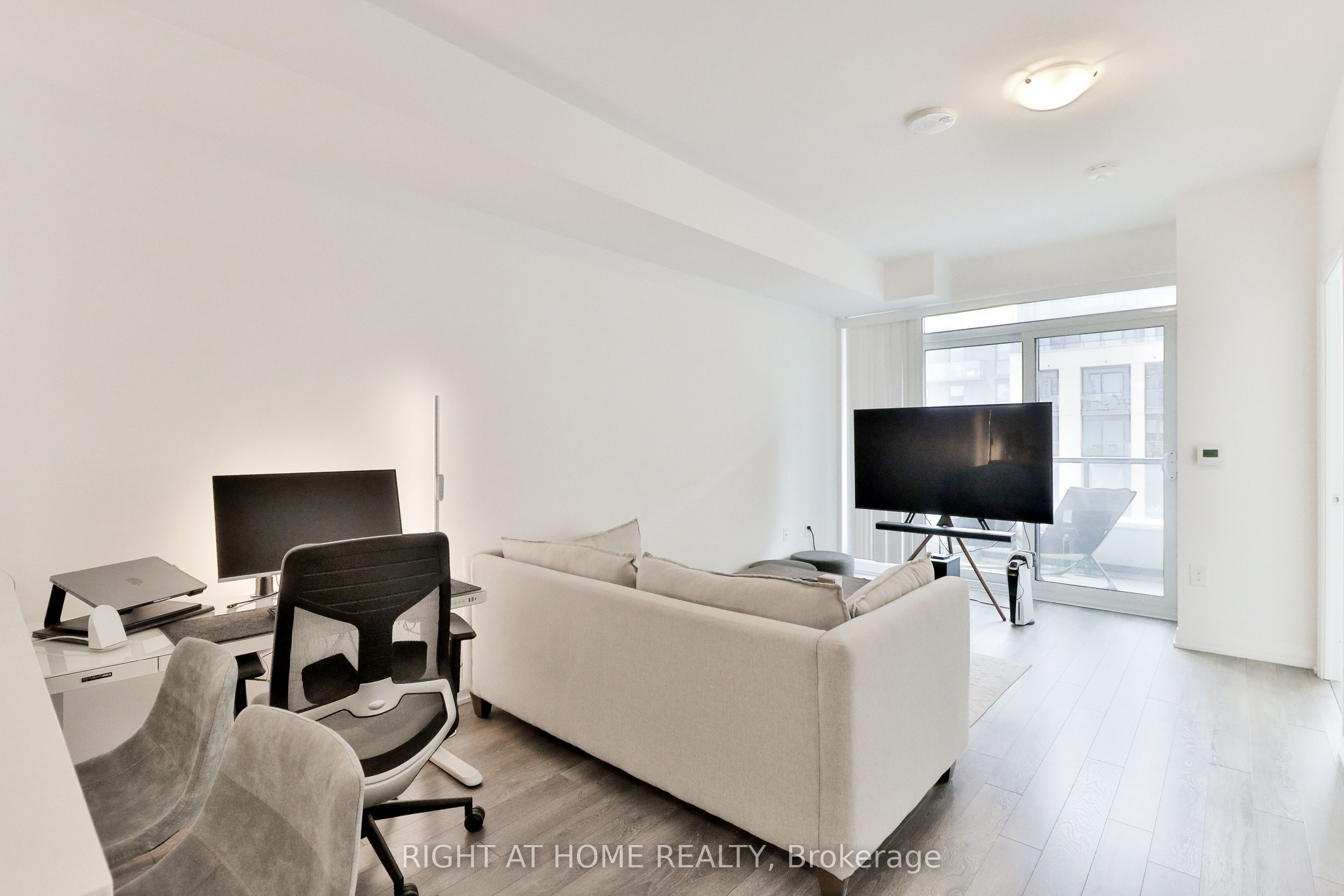 #832 - 99 Eagle Rock Way Property Photo 7