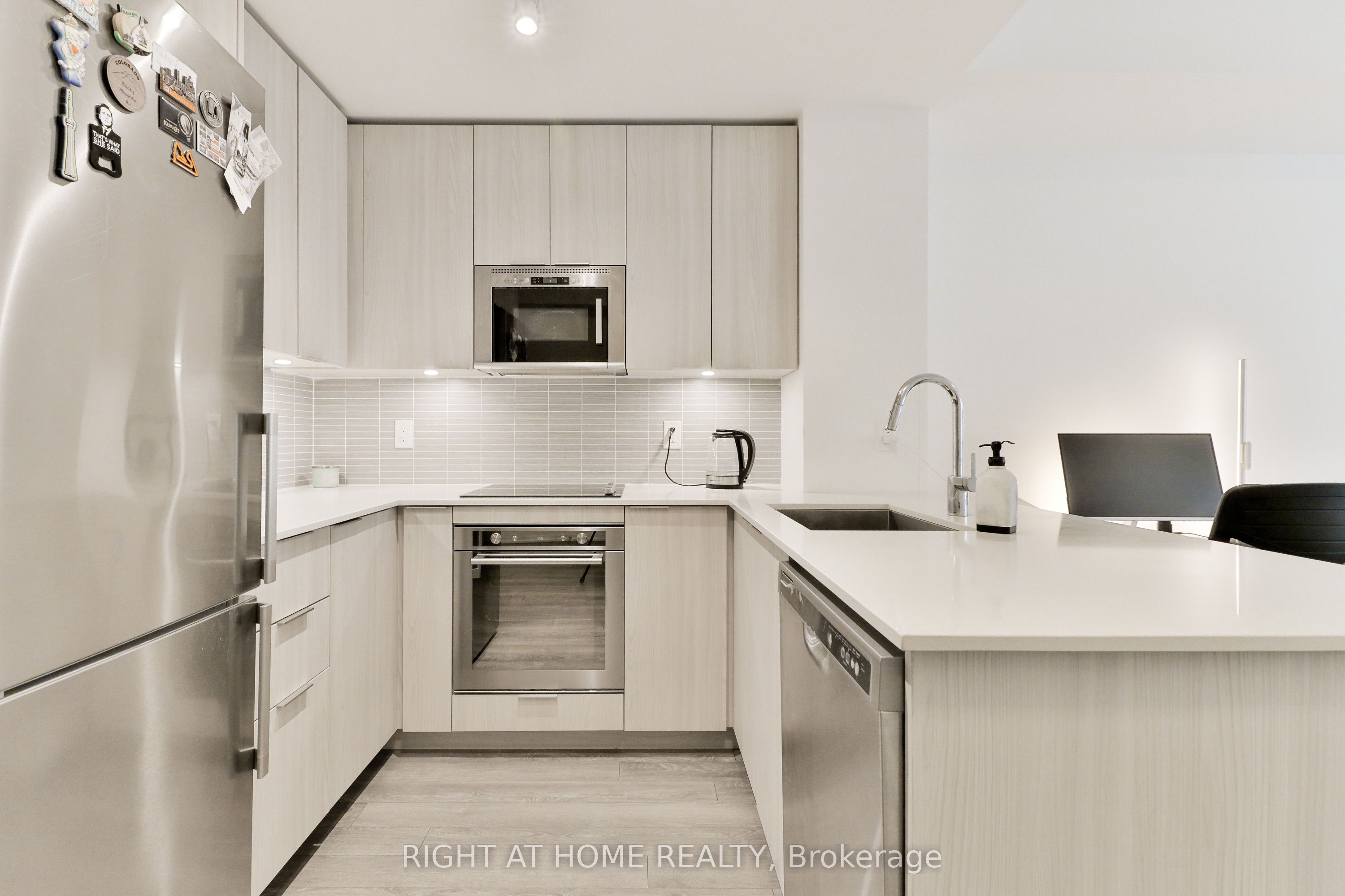 #832 - 99 Eagle Rock Way Property Photo 13