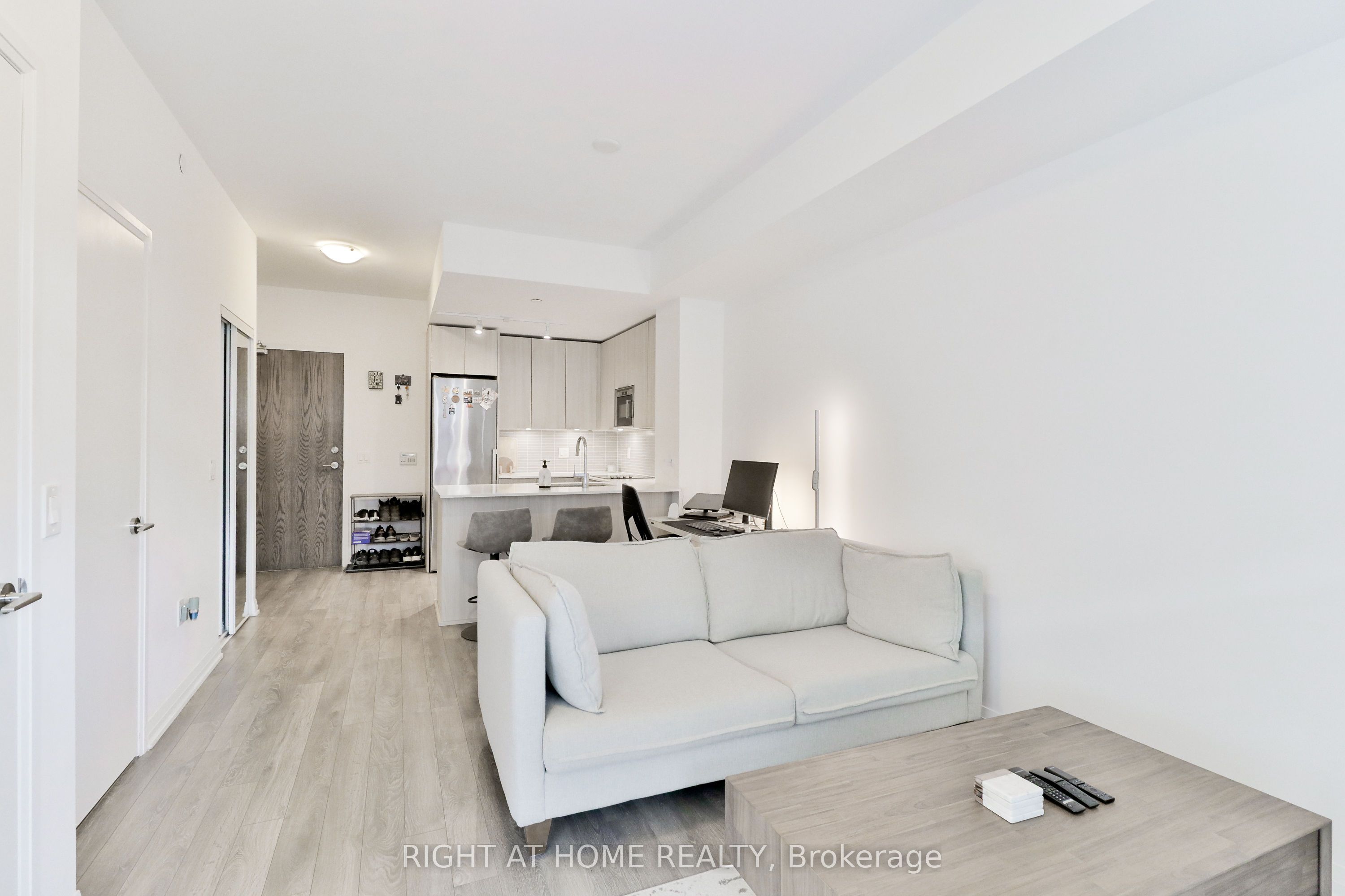 #832 - 99 Eagle Rock Way Property Photo 14