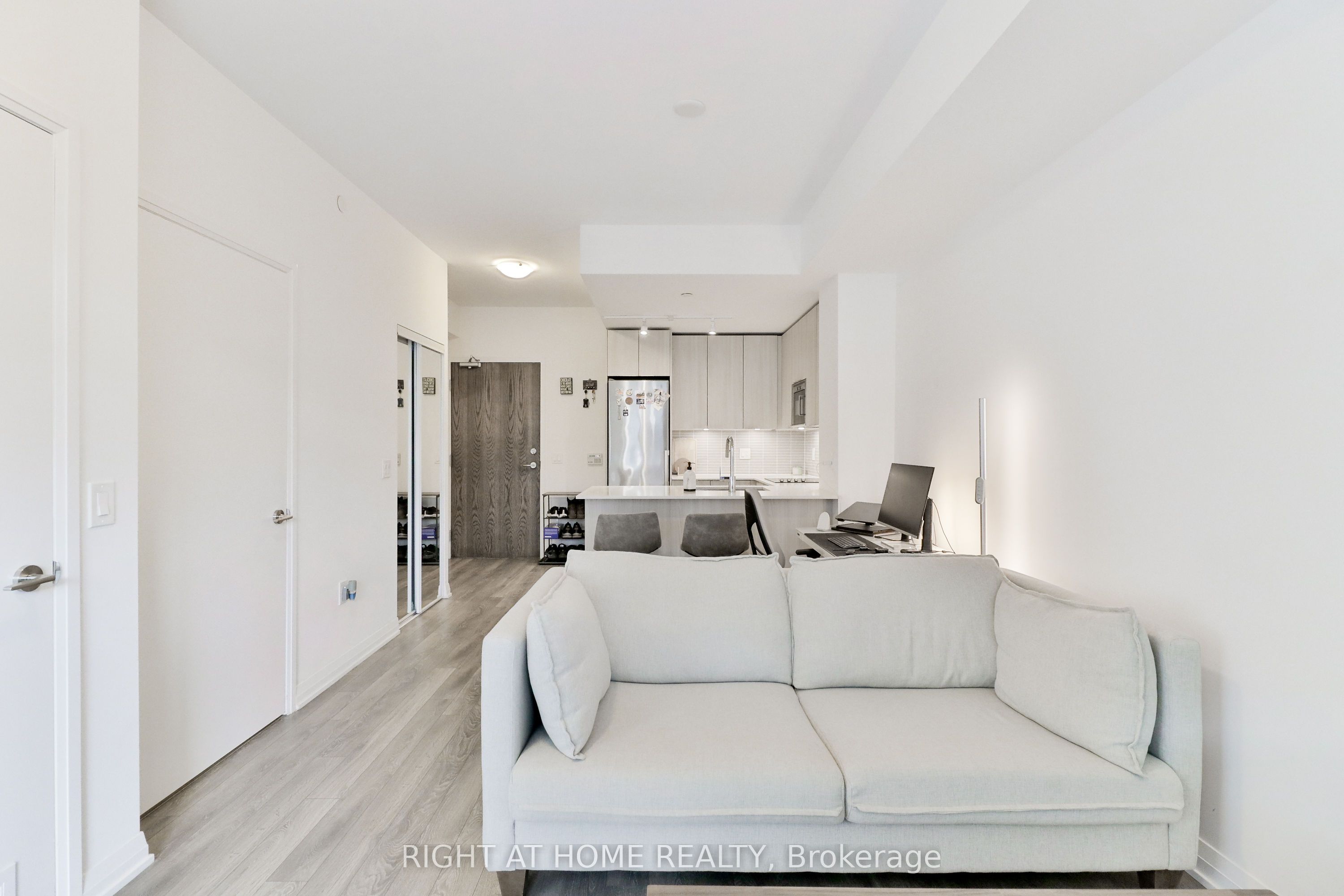 #832 - 99 Eagle Rock Way Property Photo 15