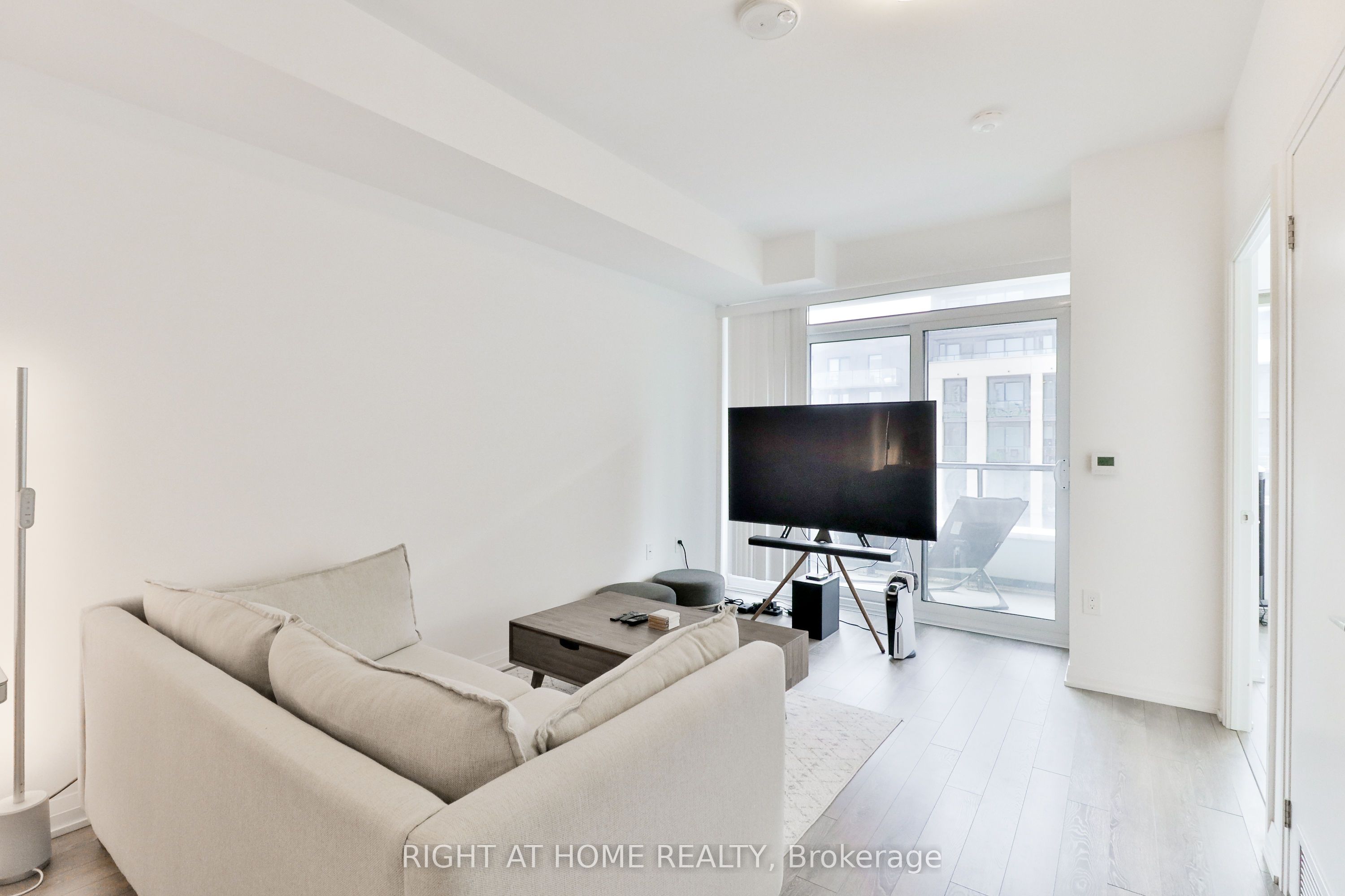 #832 - 99 Eagle Rock Way Property Photo 16