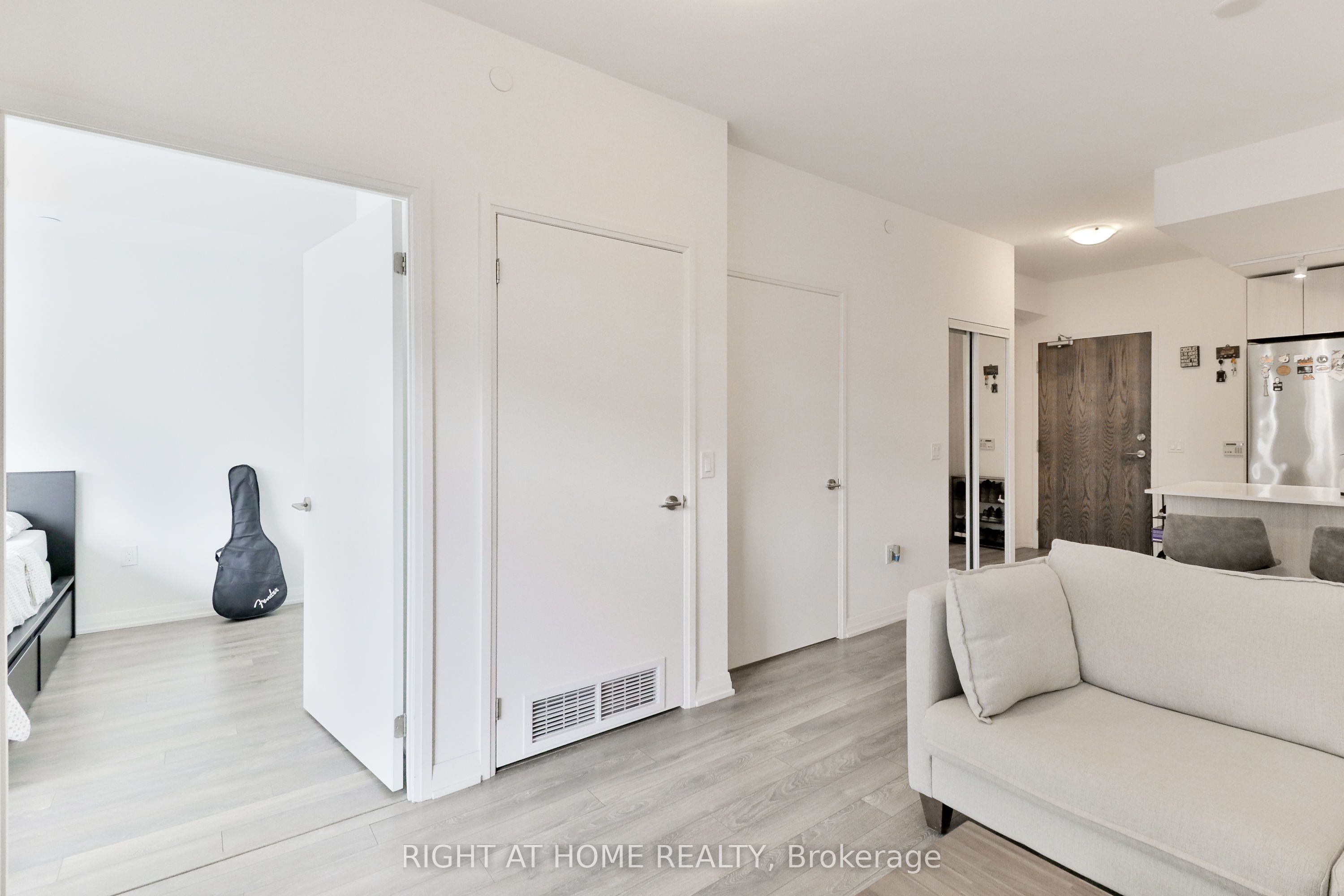 #832 - 99 Eagle Rock Way Property Photo 17