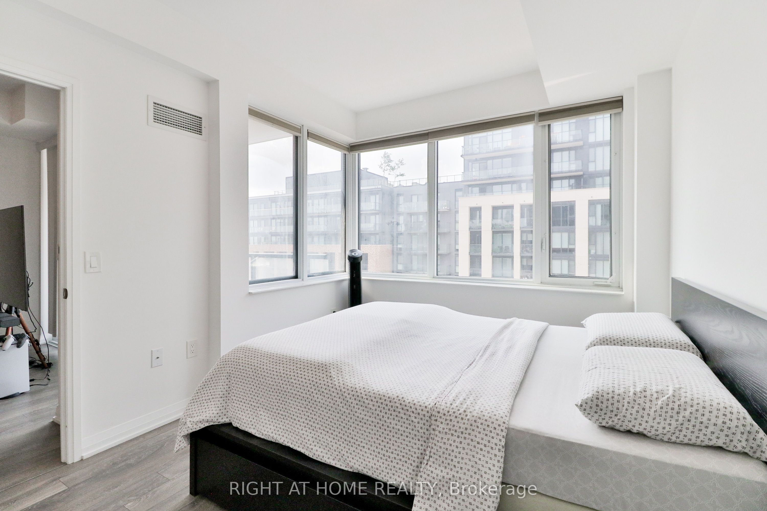#832 - 99 Eagle Rock Way Property Photo 18