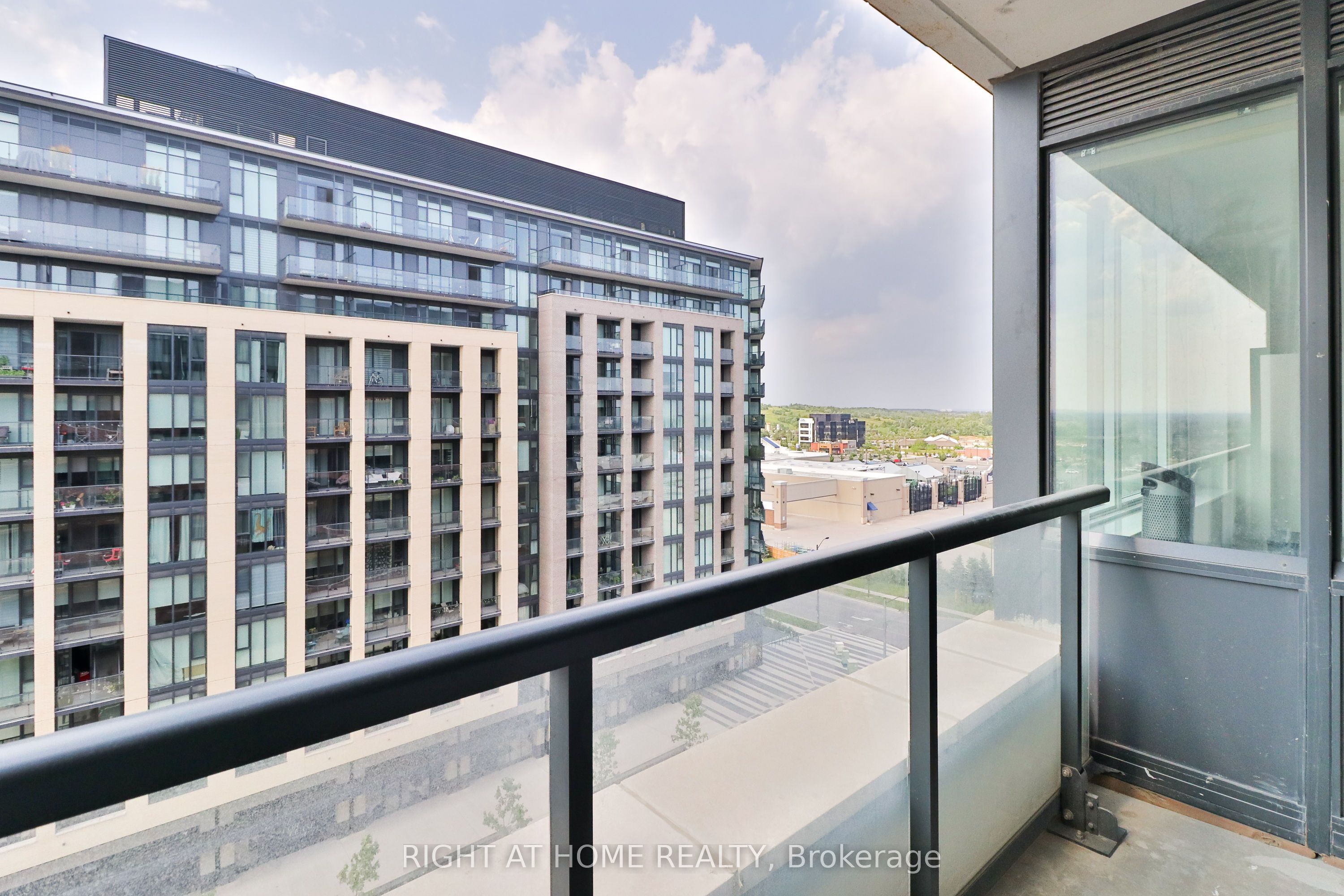 #832 - 99 Eagle Rock Way Property Photo 25