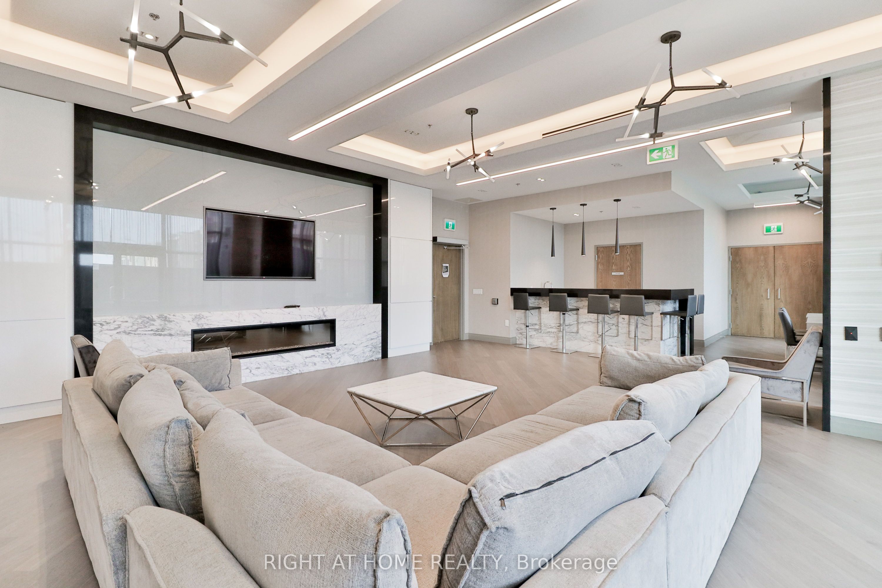 #832 - 99 Eagle Rock Way Property Photo 28