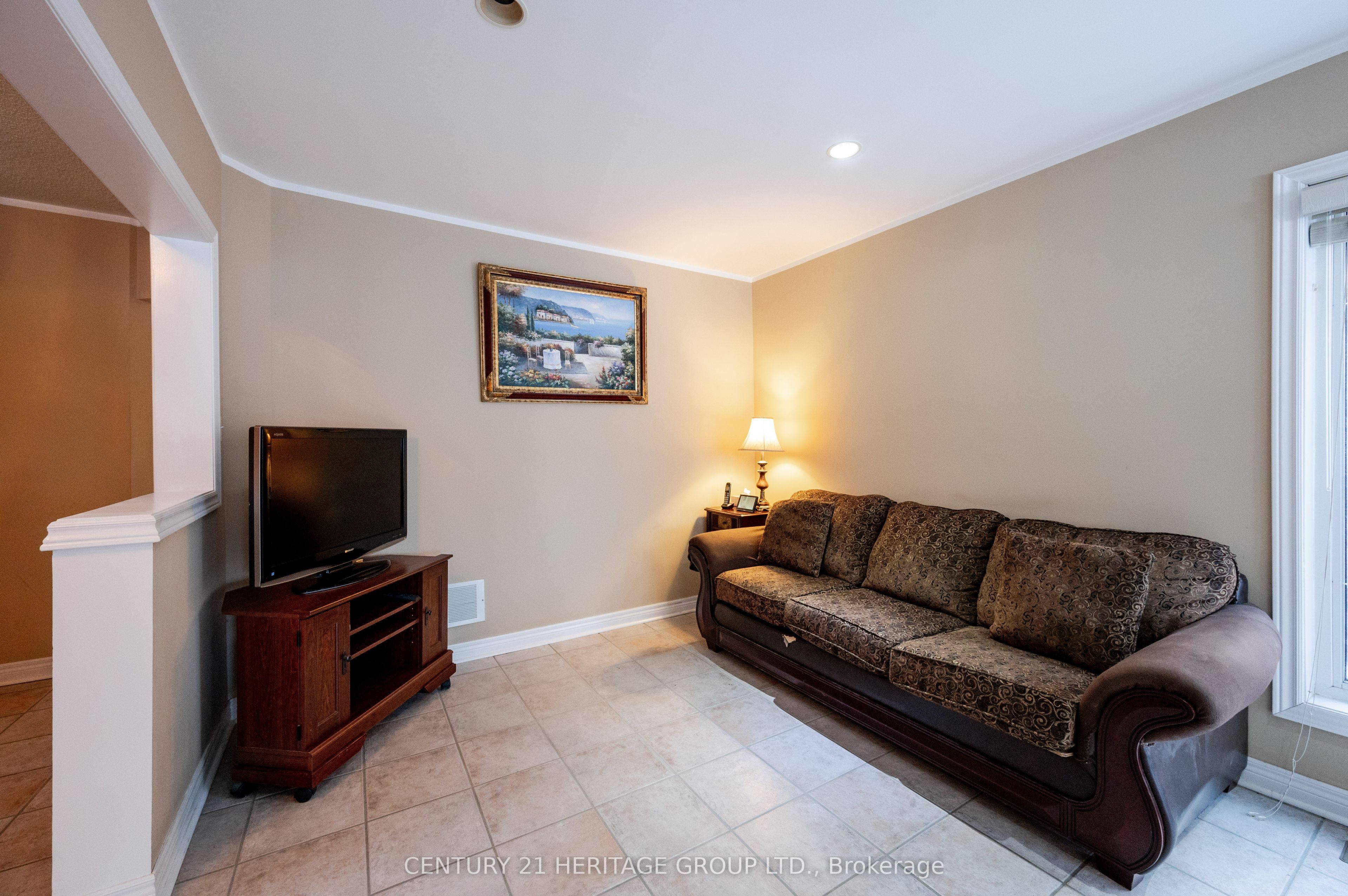 73 Solway Ave Property Photo 12