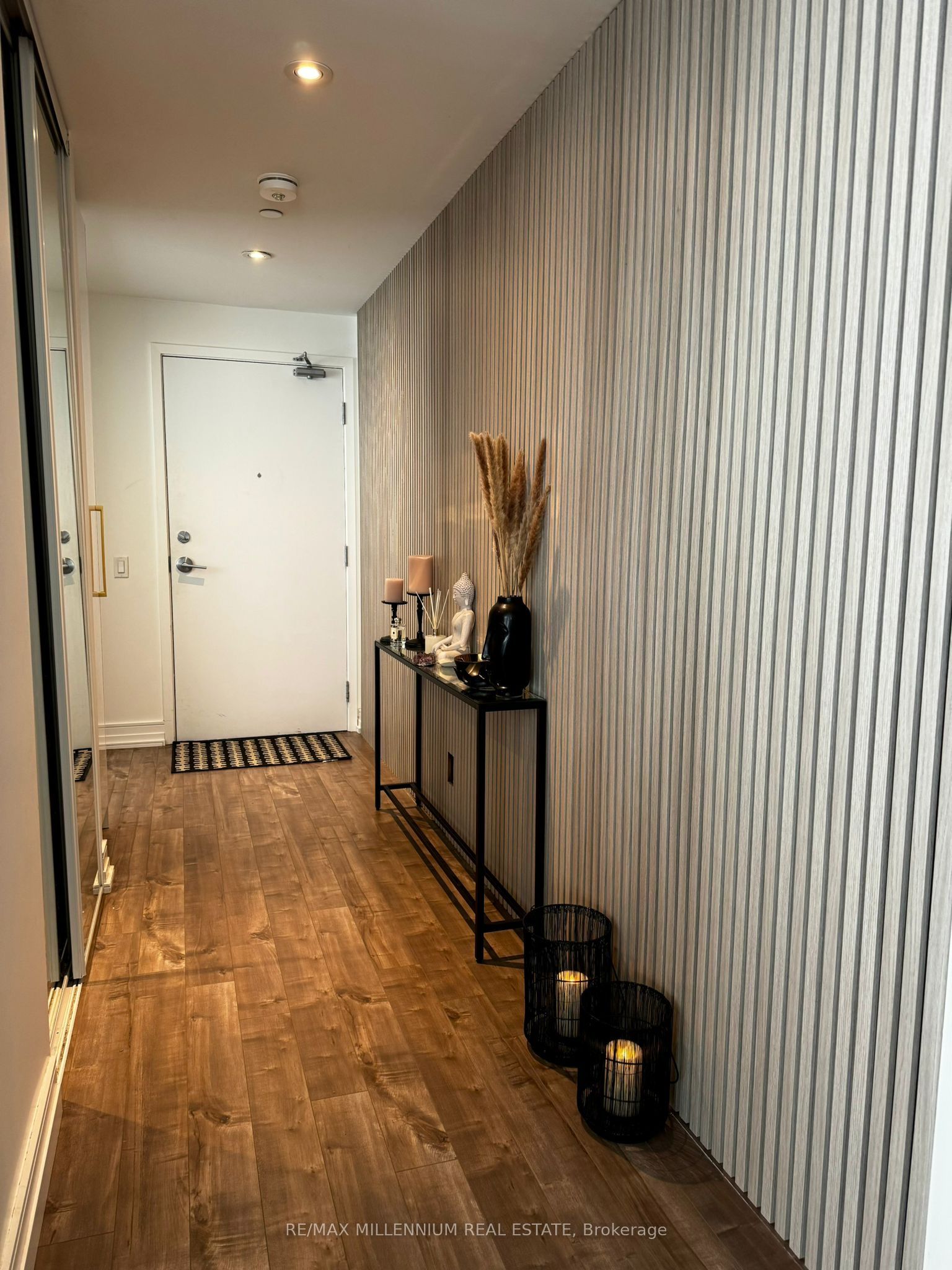 898 Portage Pkwy Property Photo 2