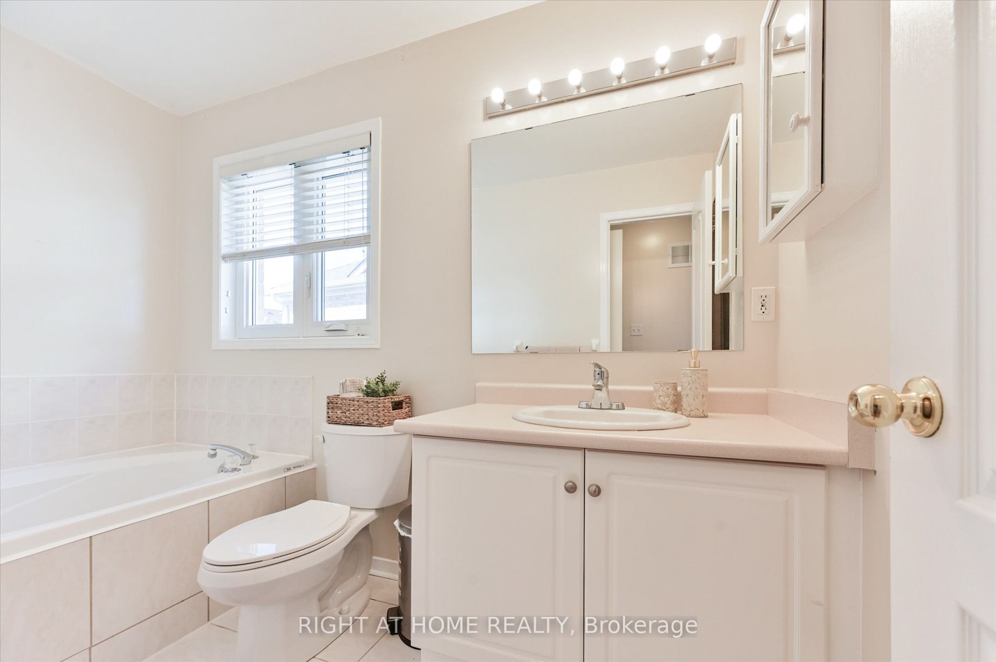 26 Benjamin Hood Crescent Property Photo 18