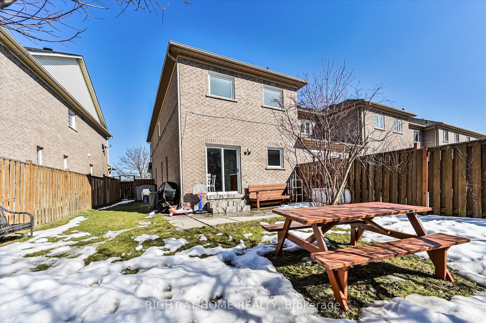 26 Benjamin Hood Crescent Property Photo 27
