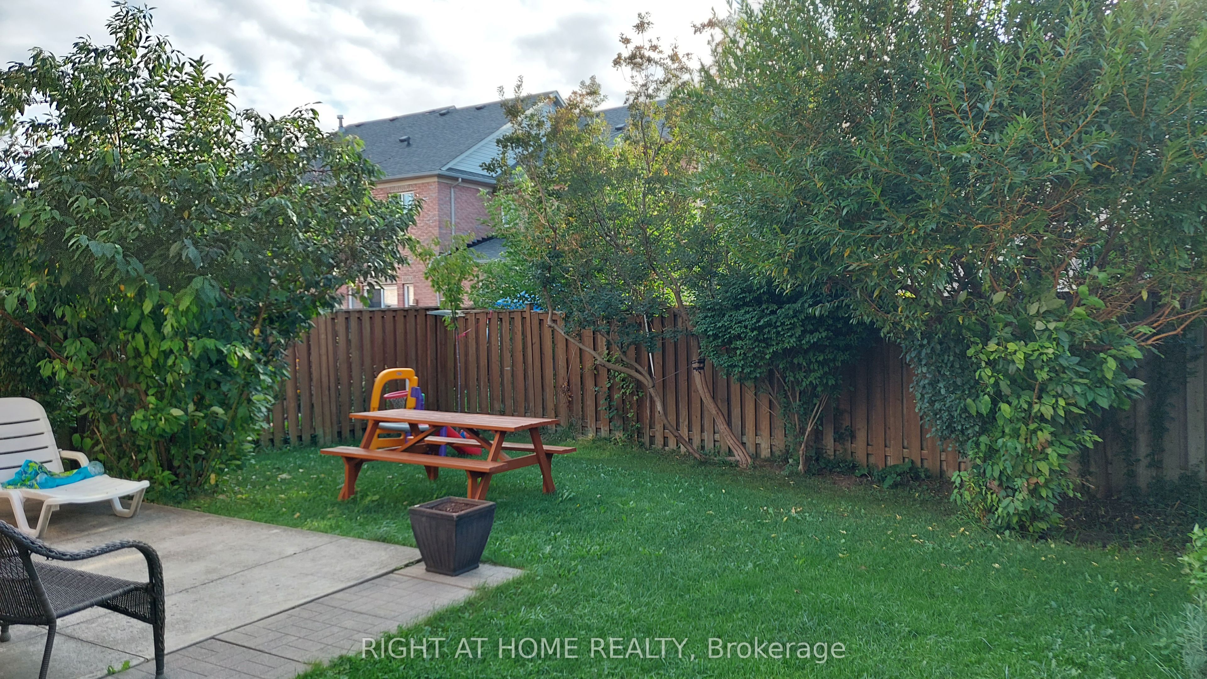 26 Benjamin Hood Crescent Property Photo 28