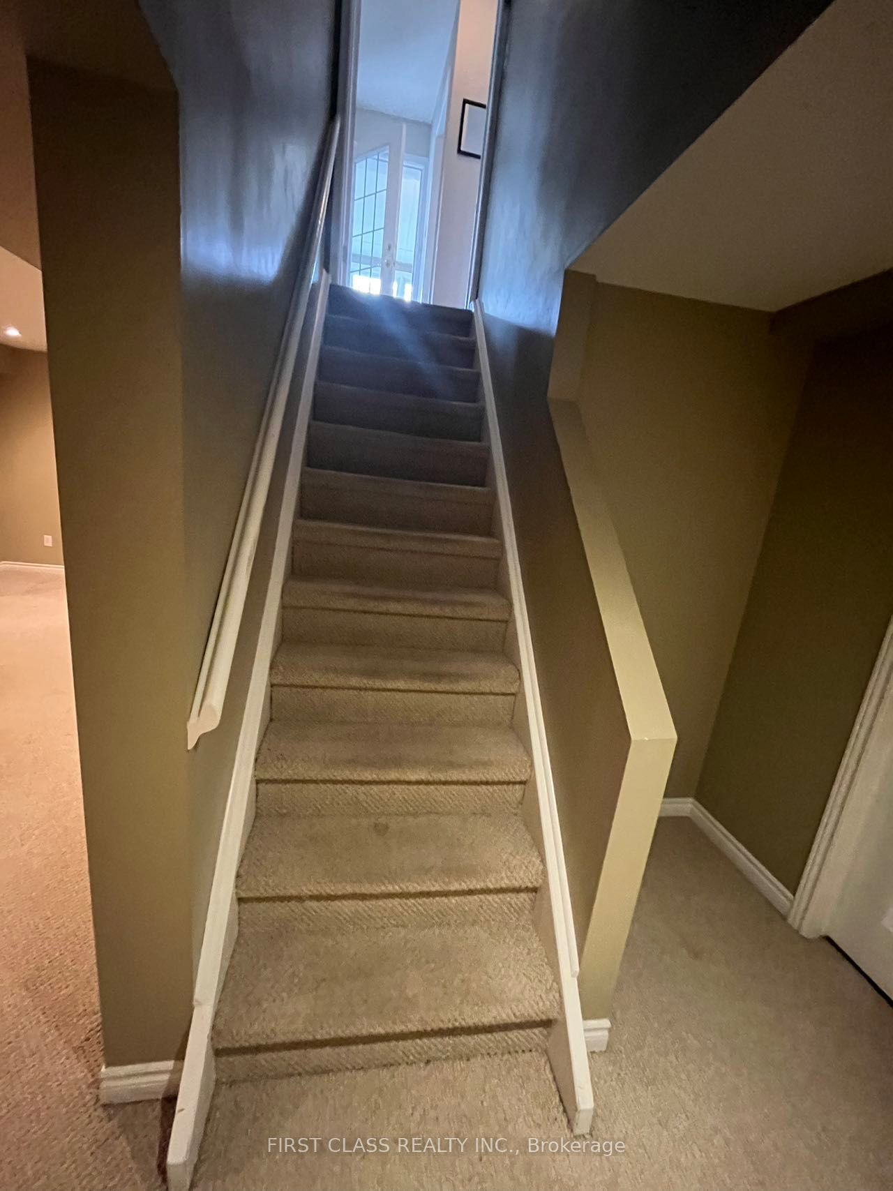 83 Lincoln Green Drive Property Photo 15
