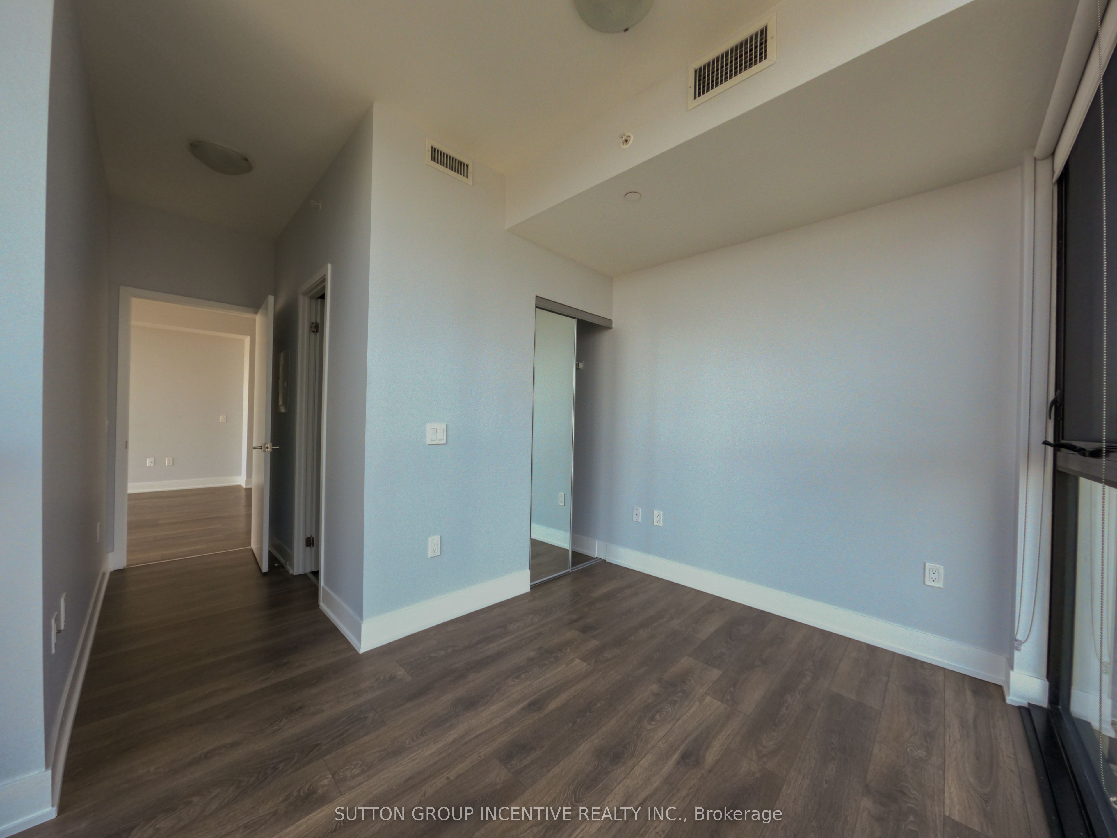 #1407 - 2908 Highway 7 Property Photo 9