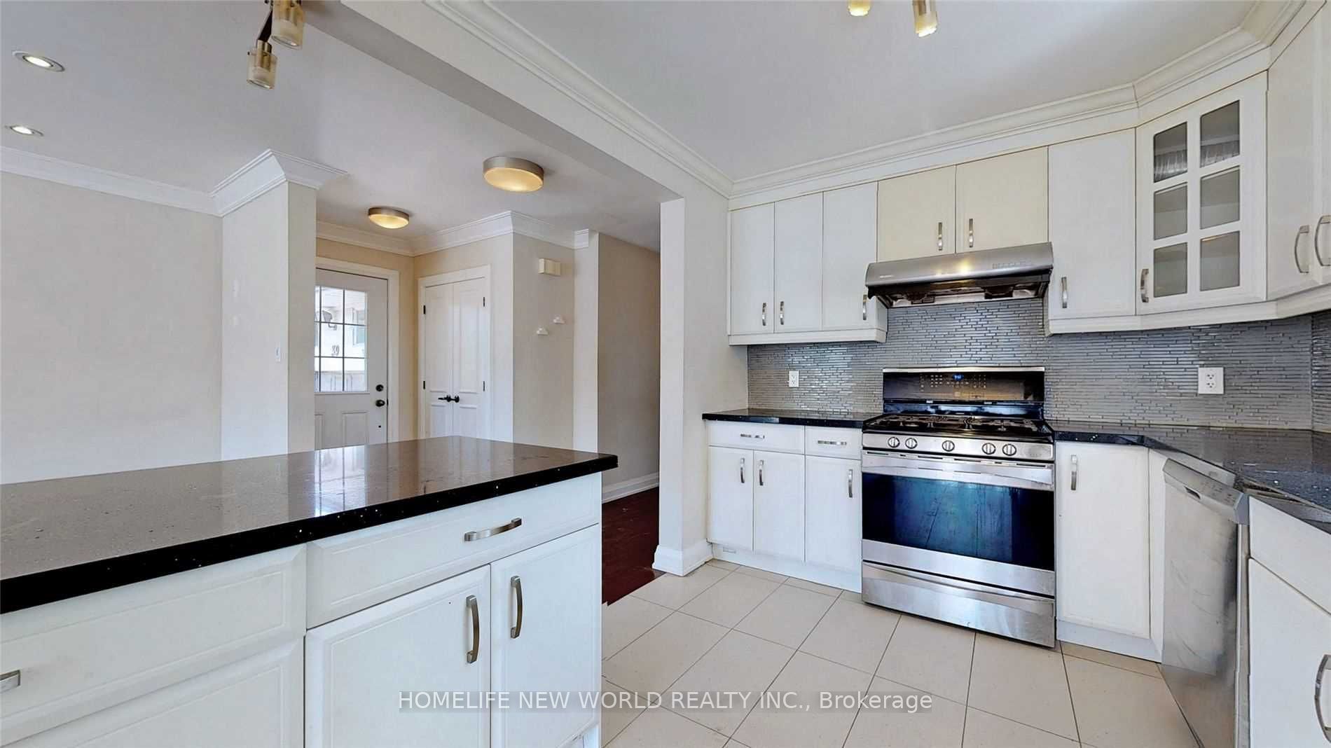 39 Cartier Crescent Property Photo 2