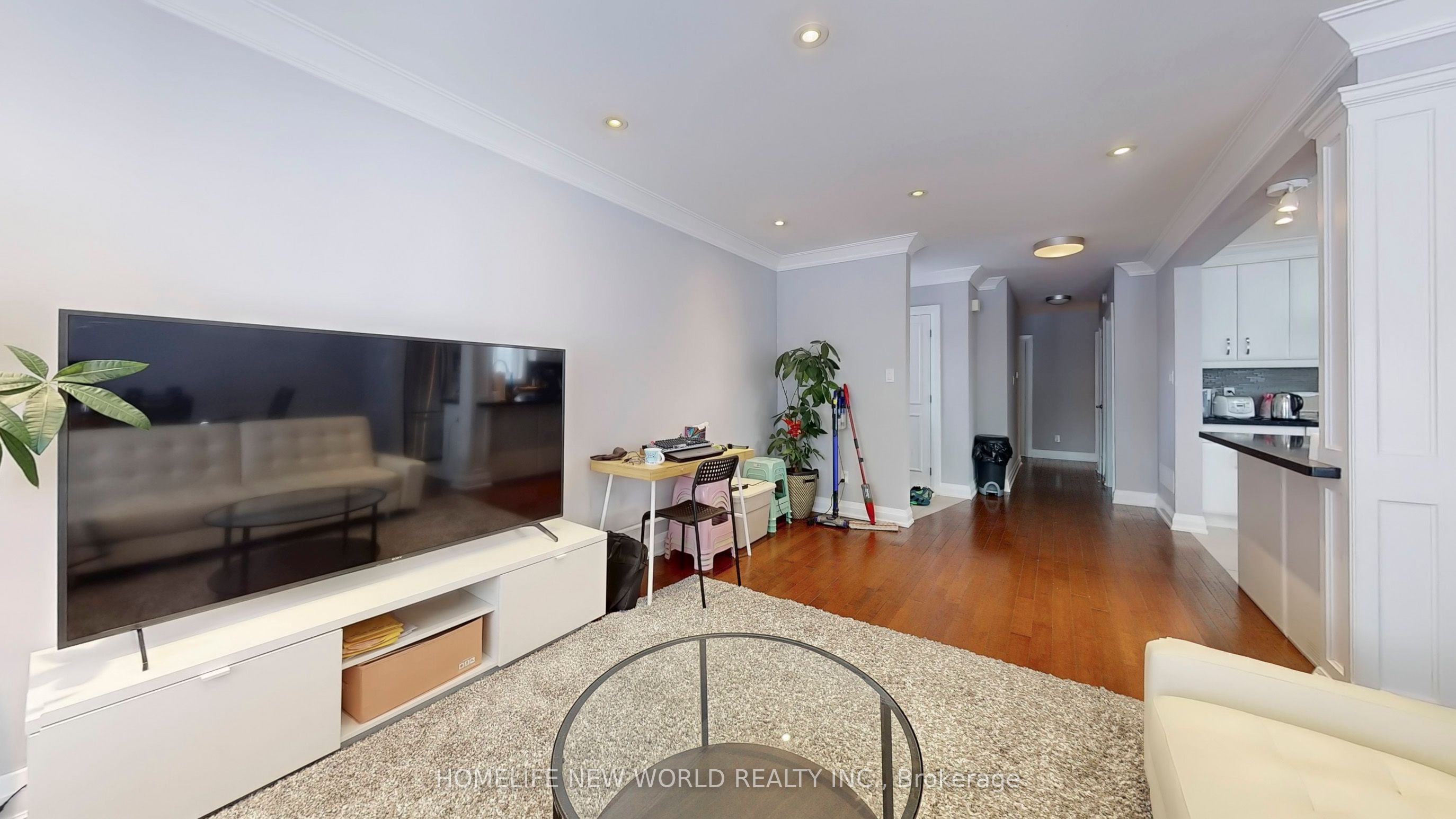39 Cartier Crescent Property Photo 4