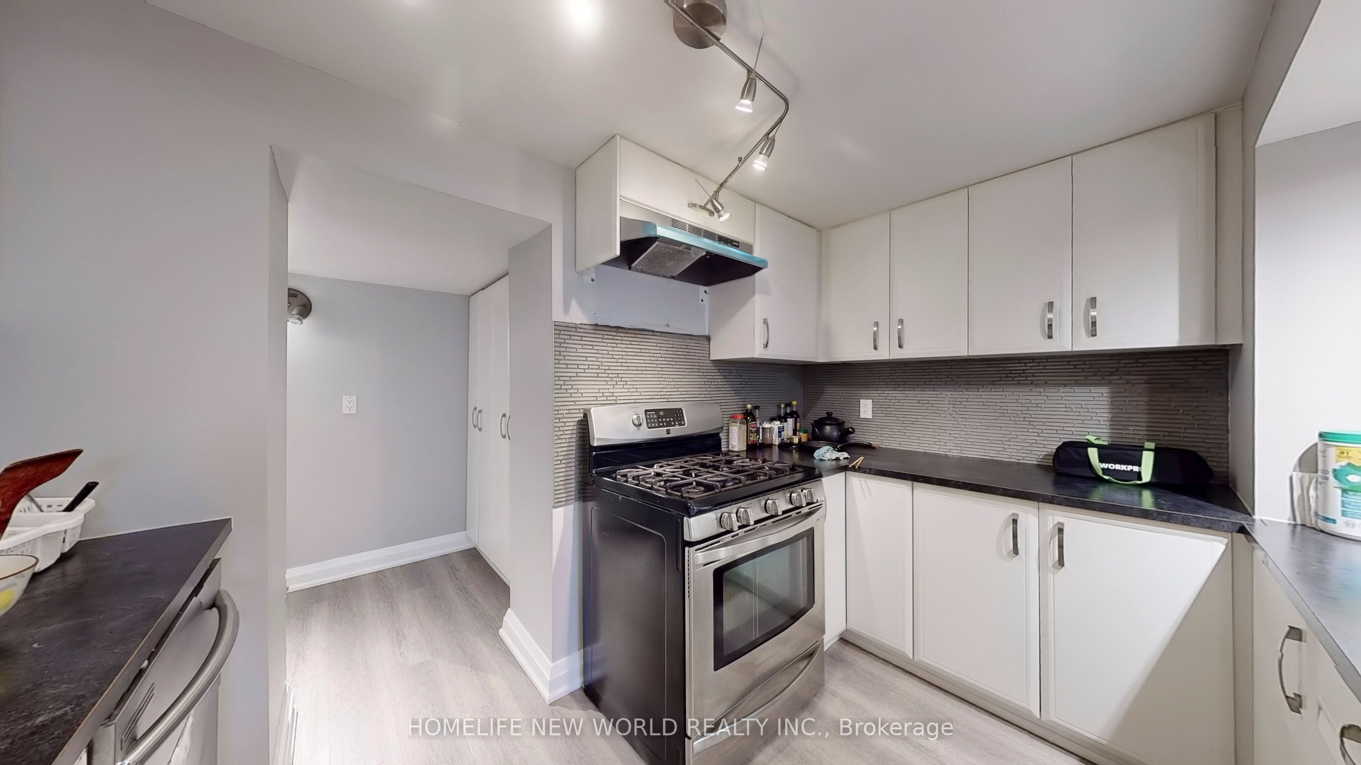 39 Cartier Crescent Property Photo 17