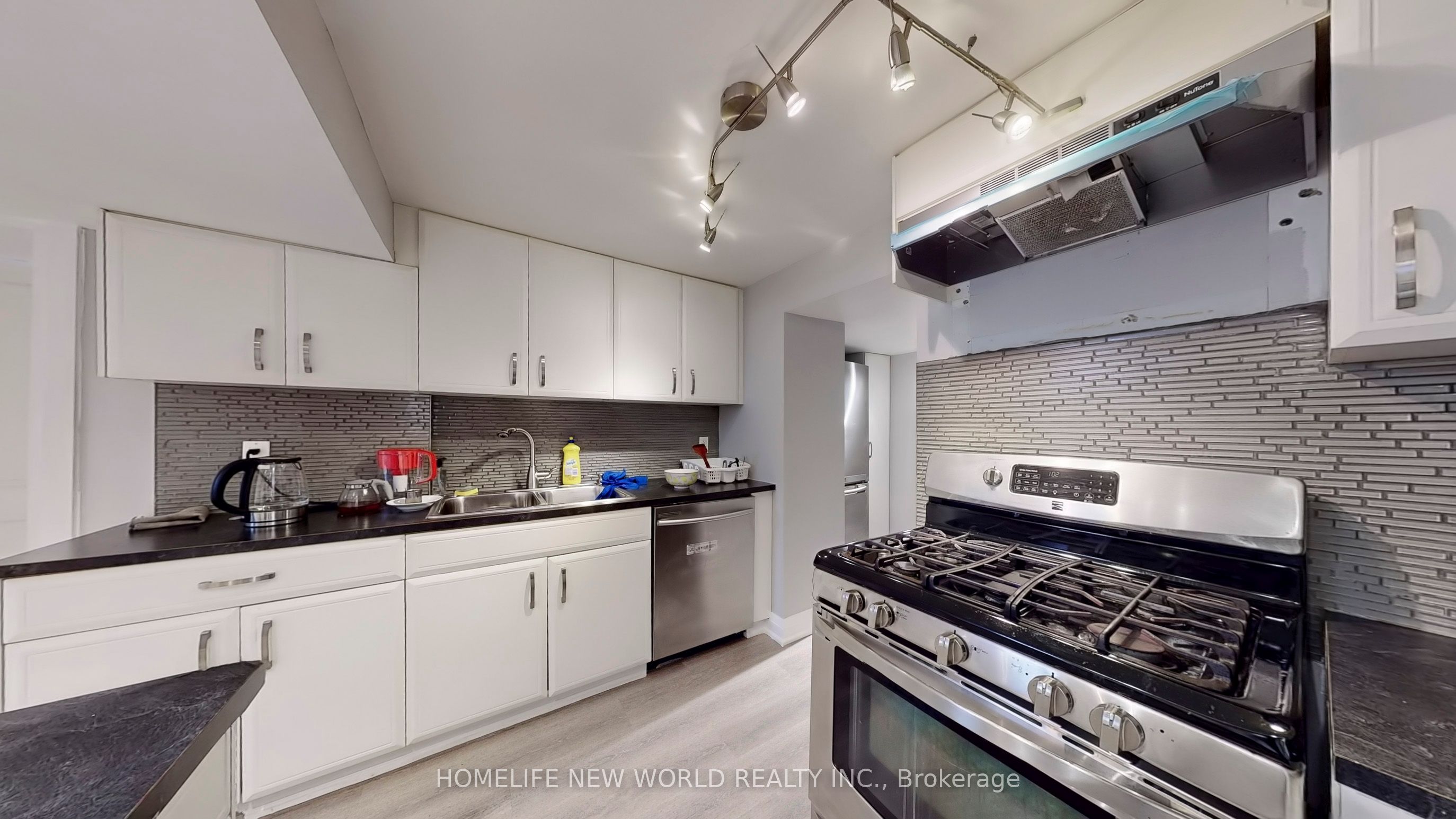 39 Cartier Crescent Property Photo 18