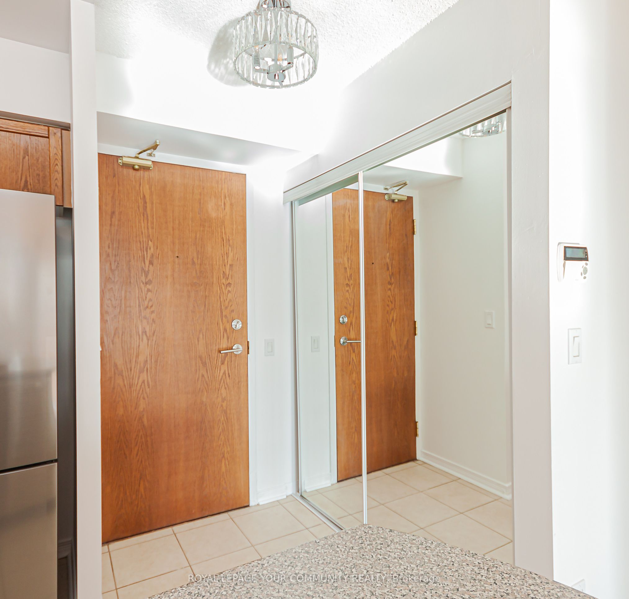 #502 - 11 Oneida Crescent Property Photo 5