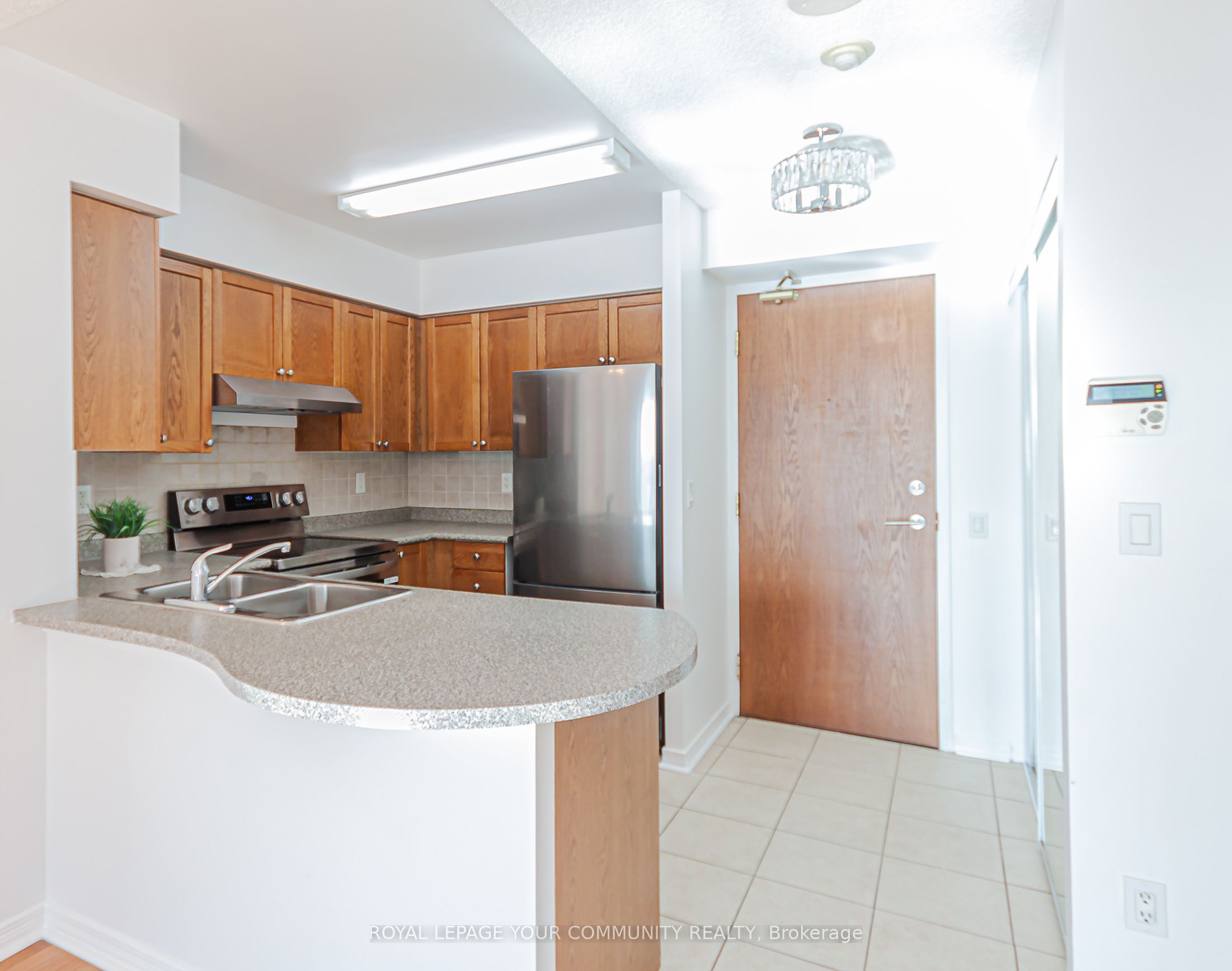 #502 - 11 Oneida Crescent Property Photo 6