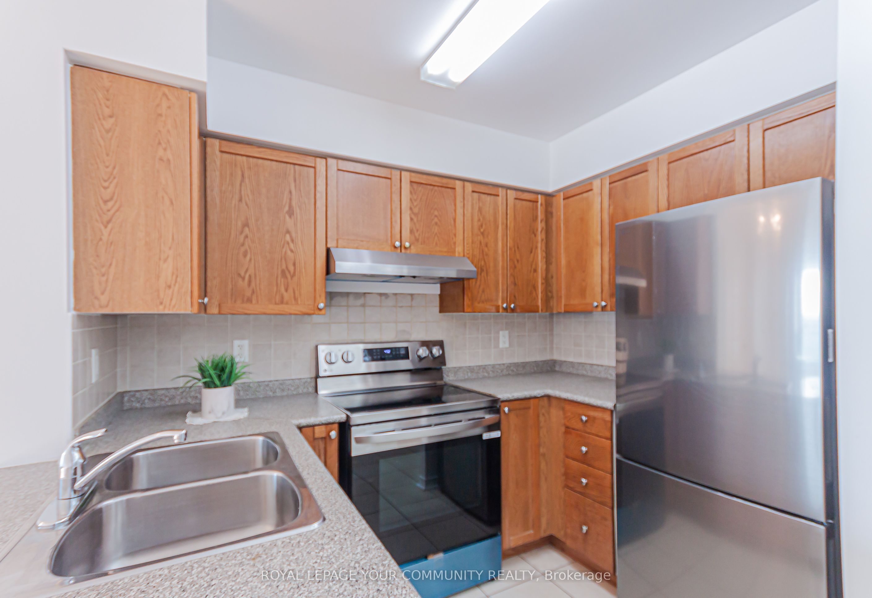 #502 - 11 Oneida Crescent Property Photo 7