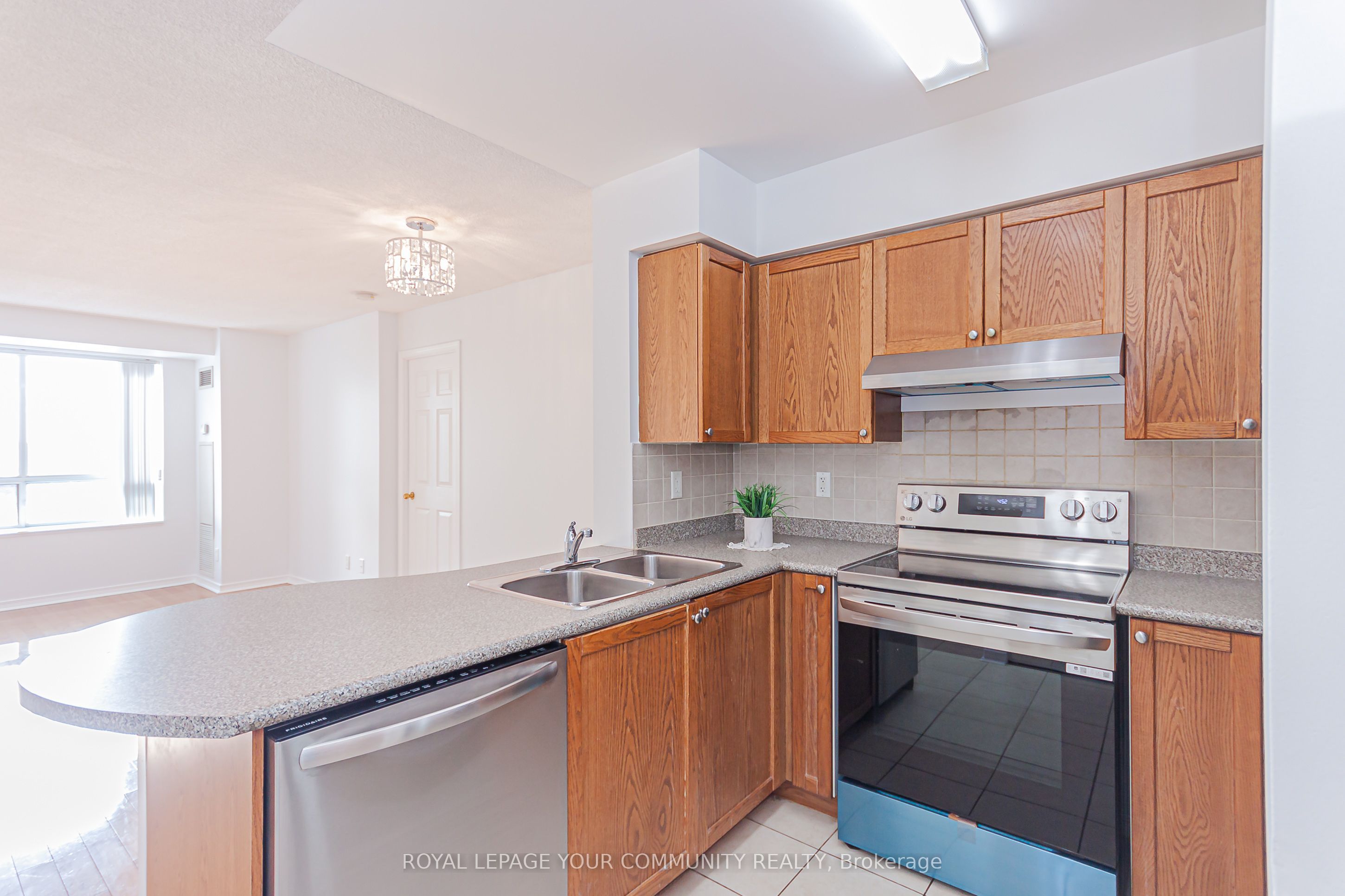 #502 - 11 Oneida Crescent Property Photo 8