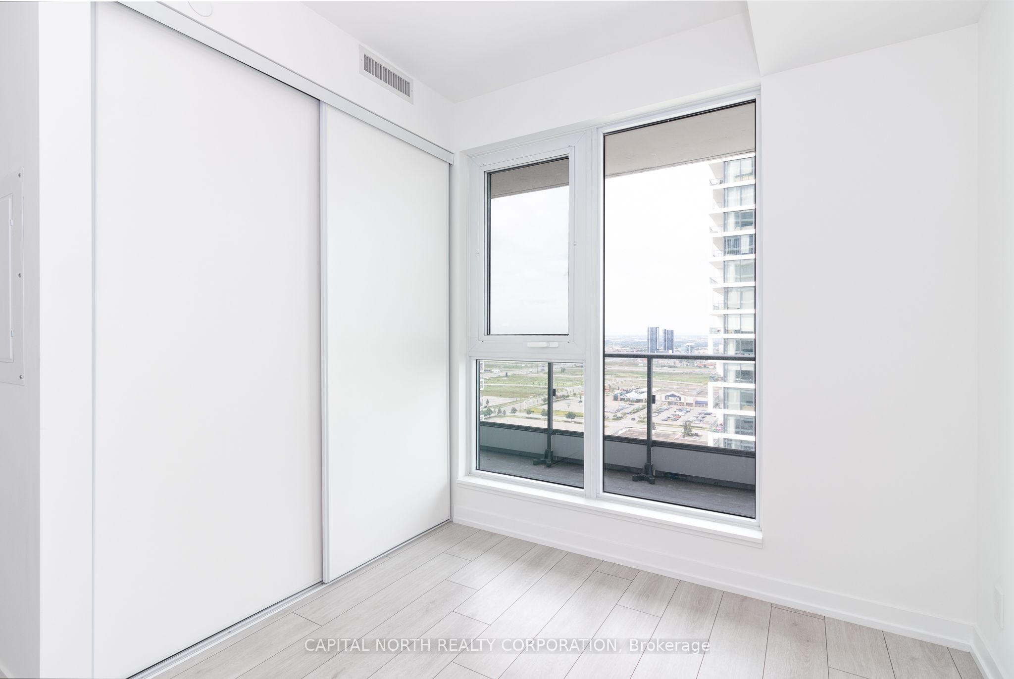 #2611 - 950 Portage Parkway Property Photo 10