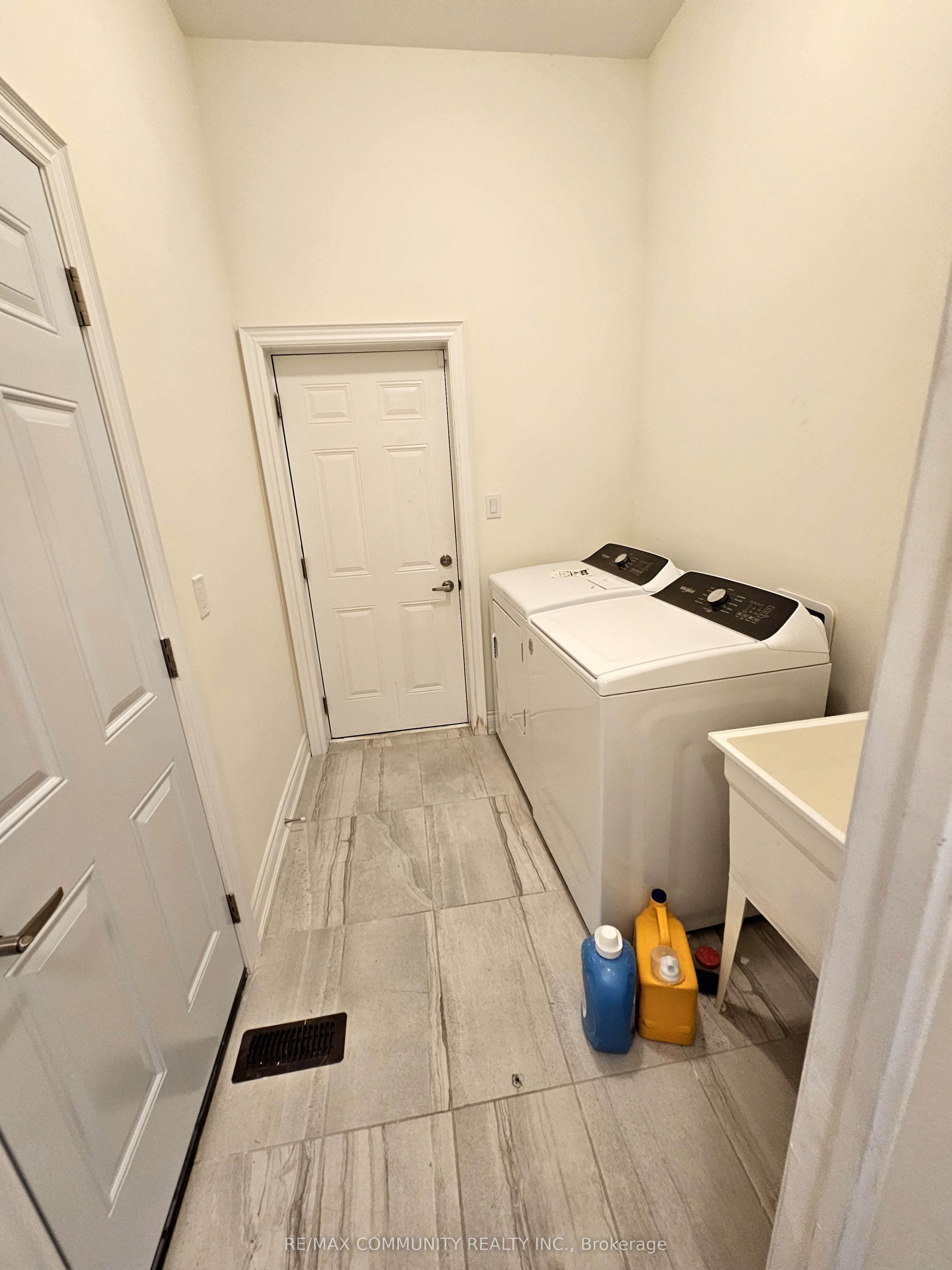 32 Liam Lane Basement Property Photo 13
