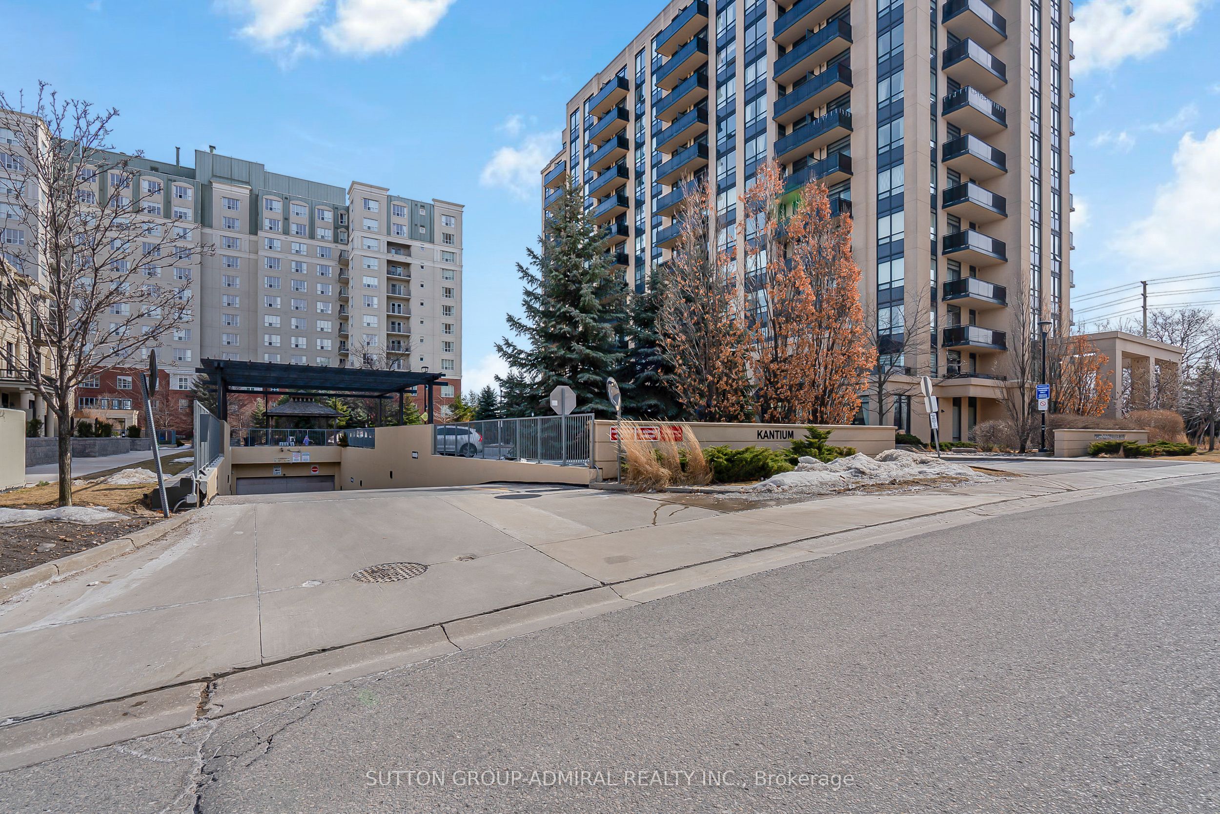 #615 - 520 Steeles Avenue Property Photo