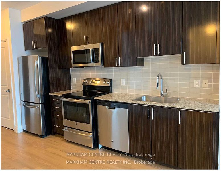 7171 Yonge Street 1805 Property Photo 3