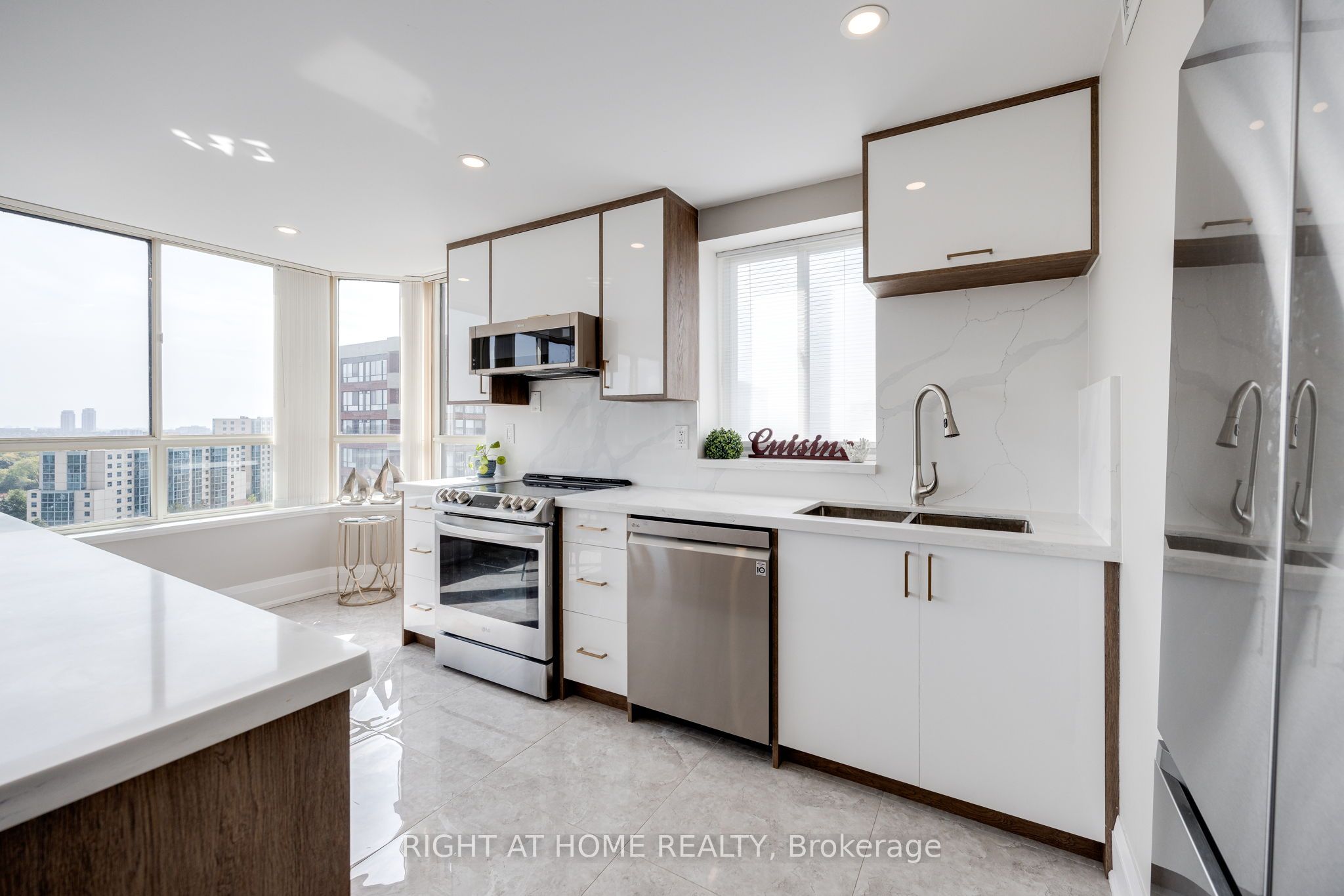 #1410 - 33 Weldrick Road Property Photo