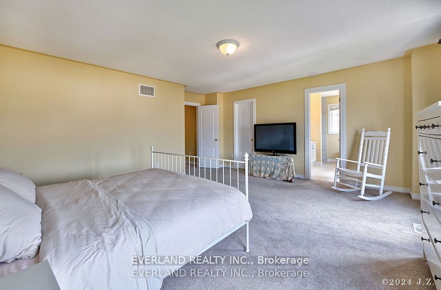 12 Ferretti Street Property Photo 33