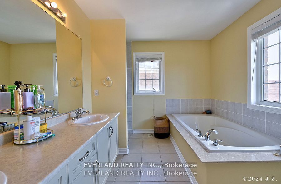 12 Ferretti Street Property Photo 34